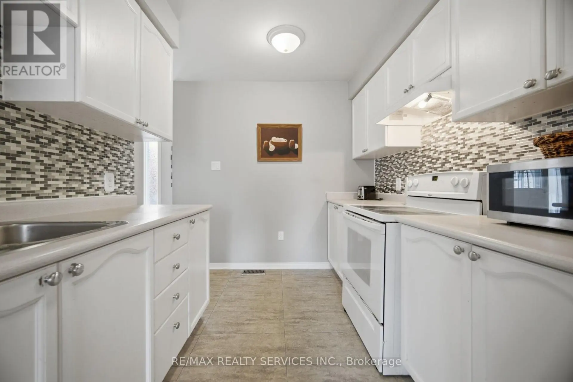 59 FRY CRESCENT - Image 4