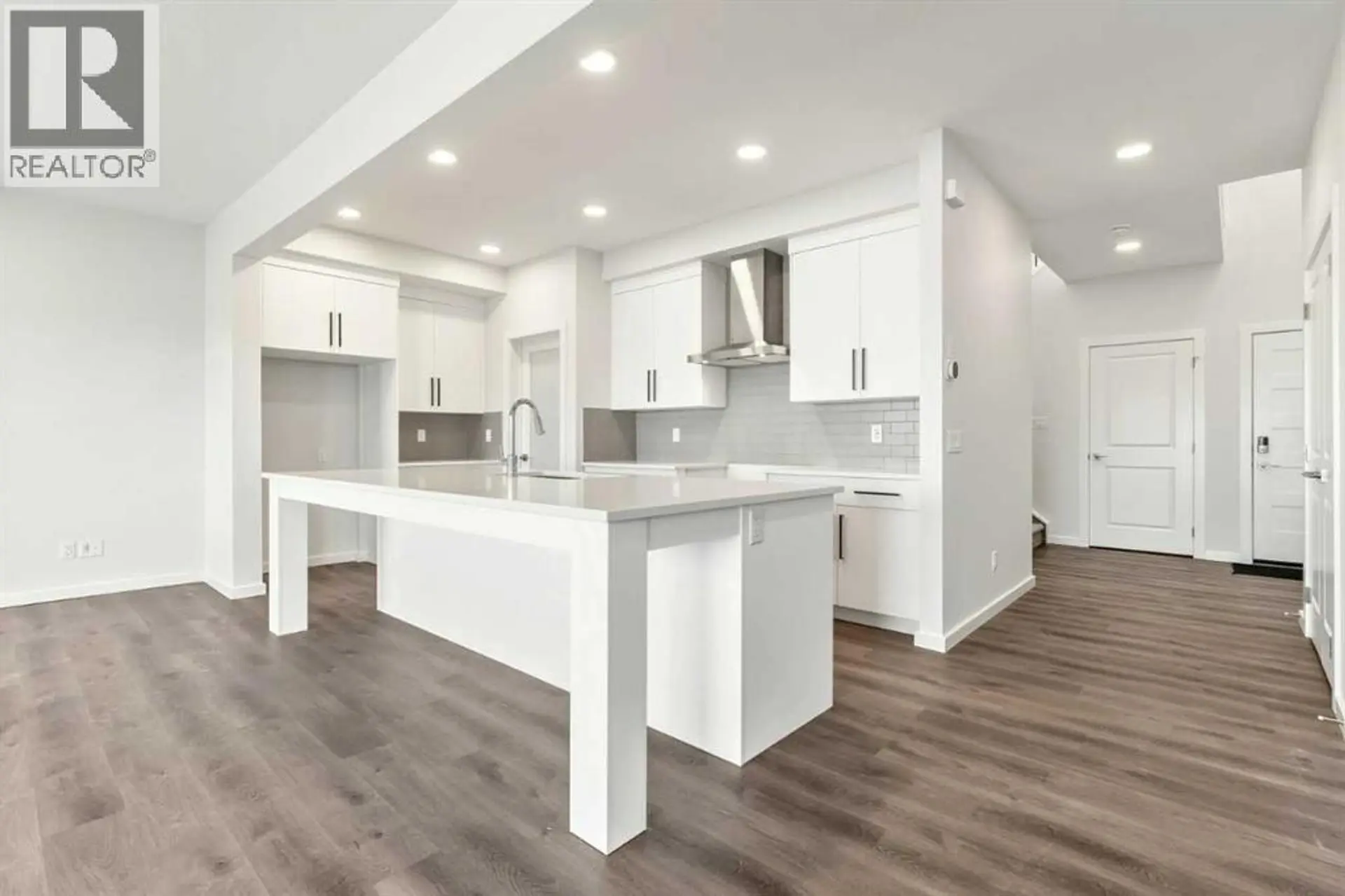 8 Heritage Link - Image 4