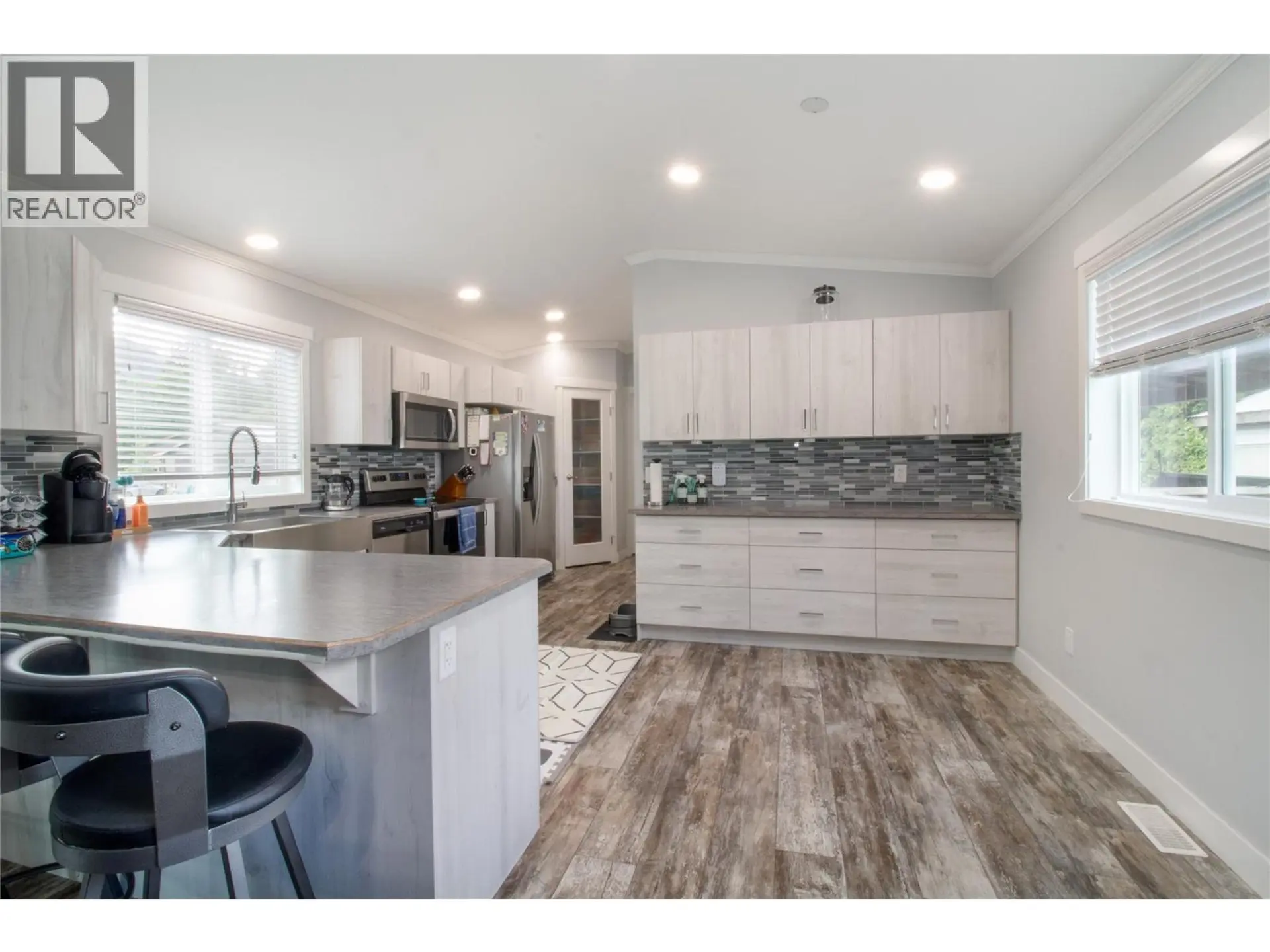#16 978 Lundell Road - Image 6