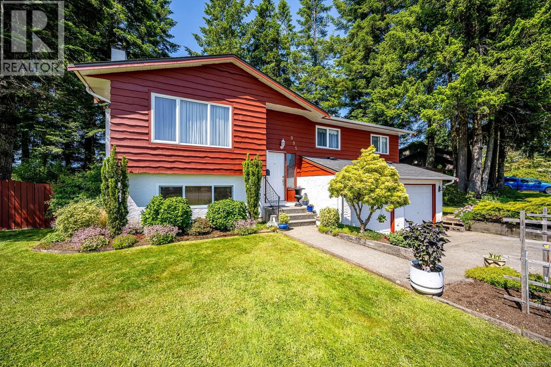 Property at 995 Mantle Dr, Courtenay, BC