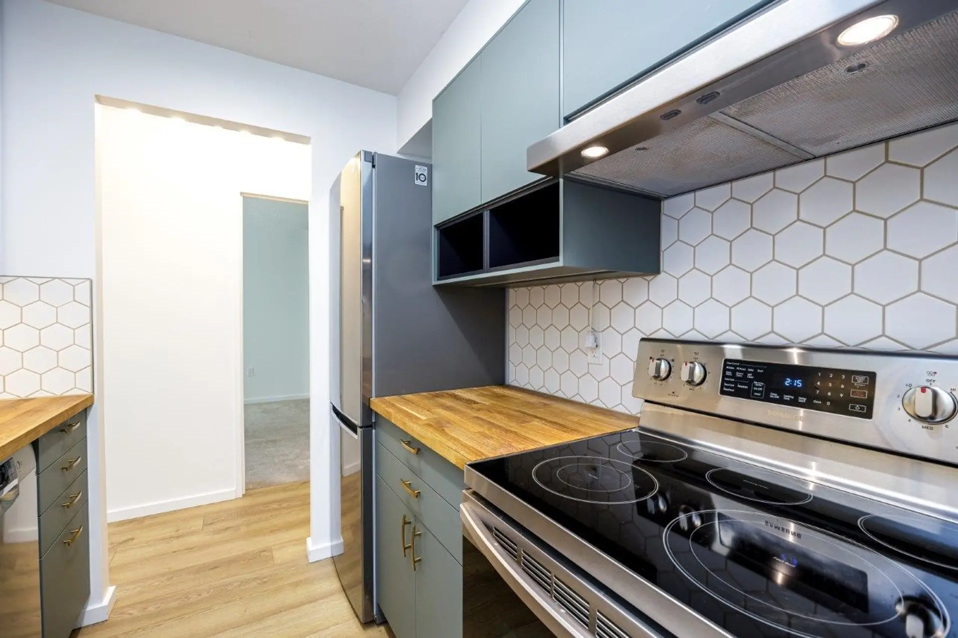 Property at #304 2008 Fullerton Avenue, North Vancouver, BC