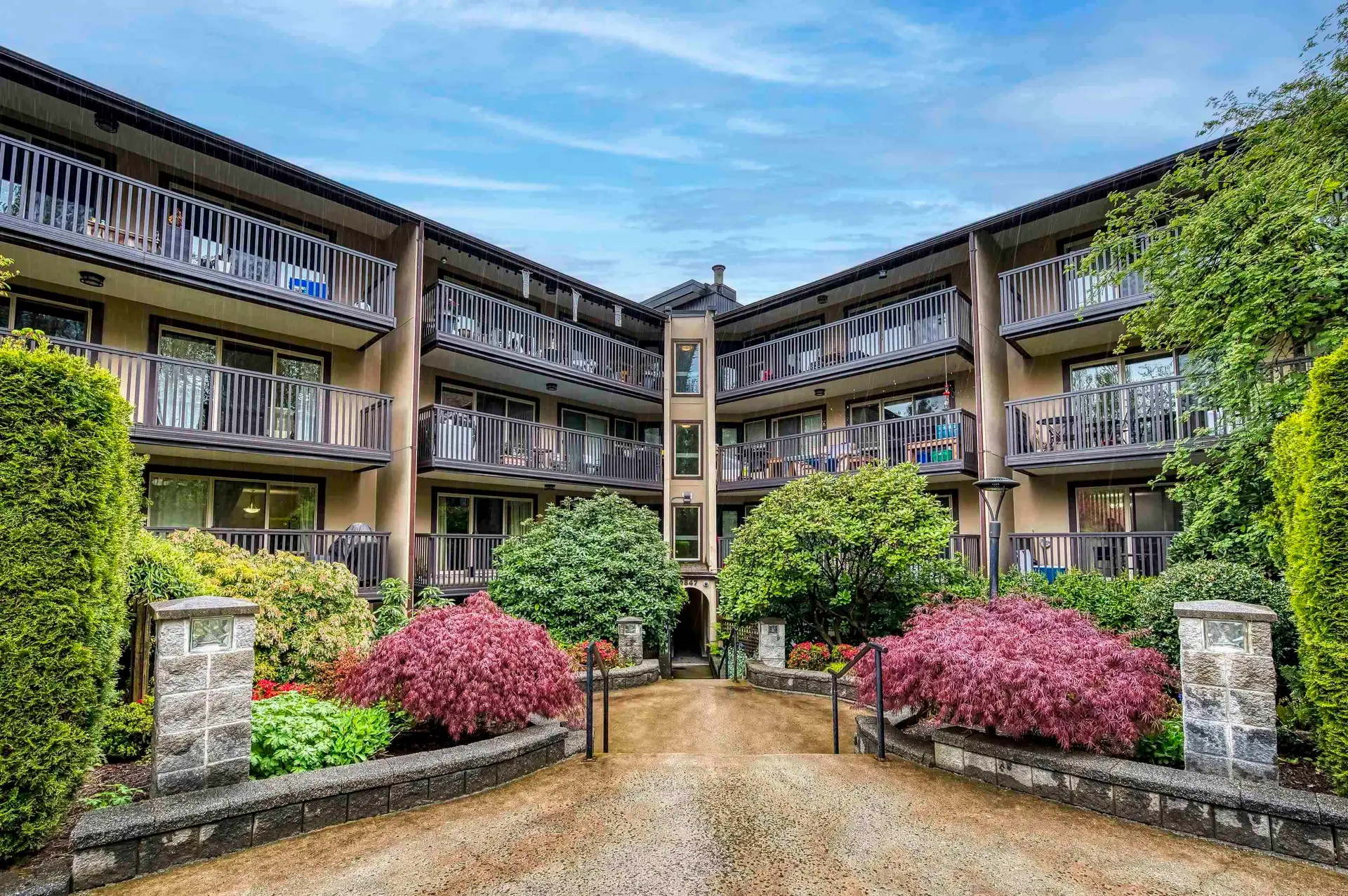 #118 9847 Manchester Drive - Image 2