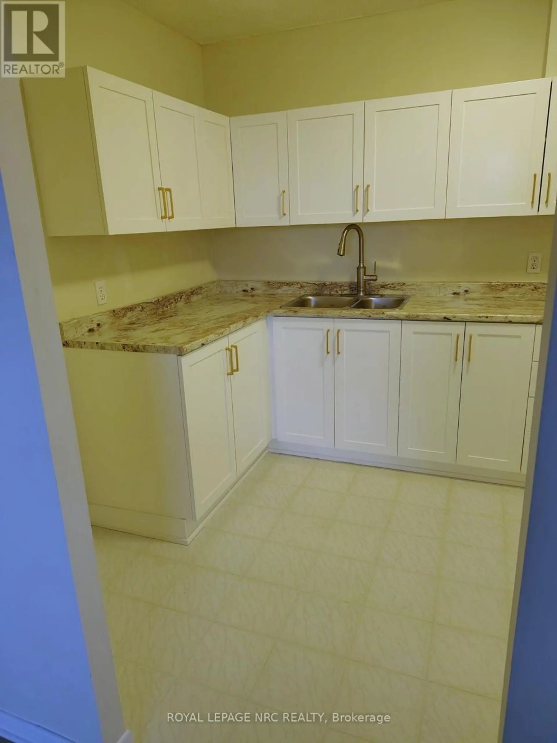 #706 900 DYNES ROAD - Image 12