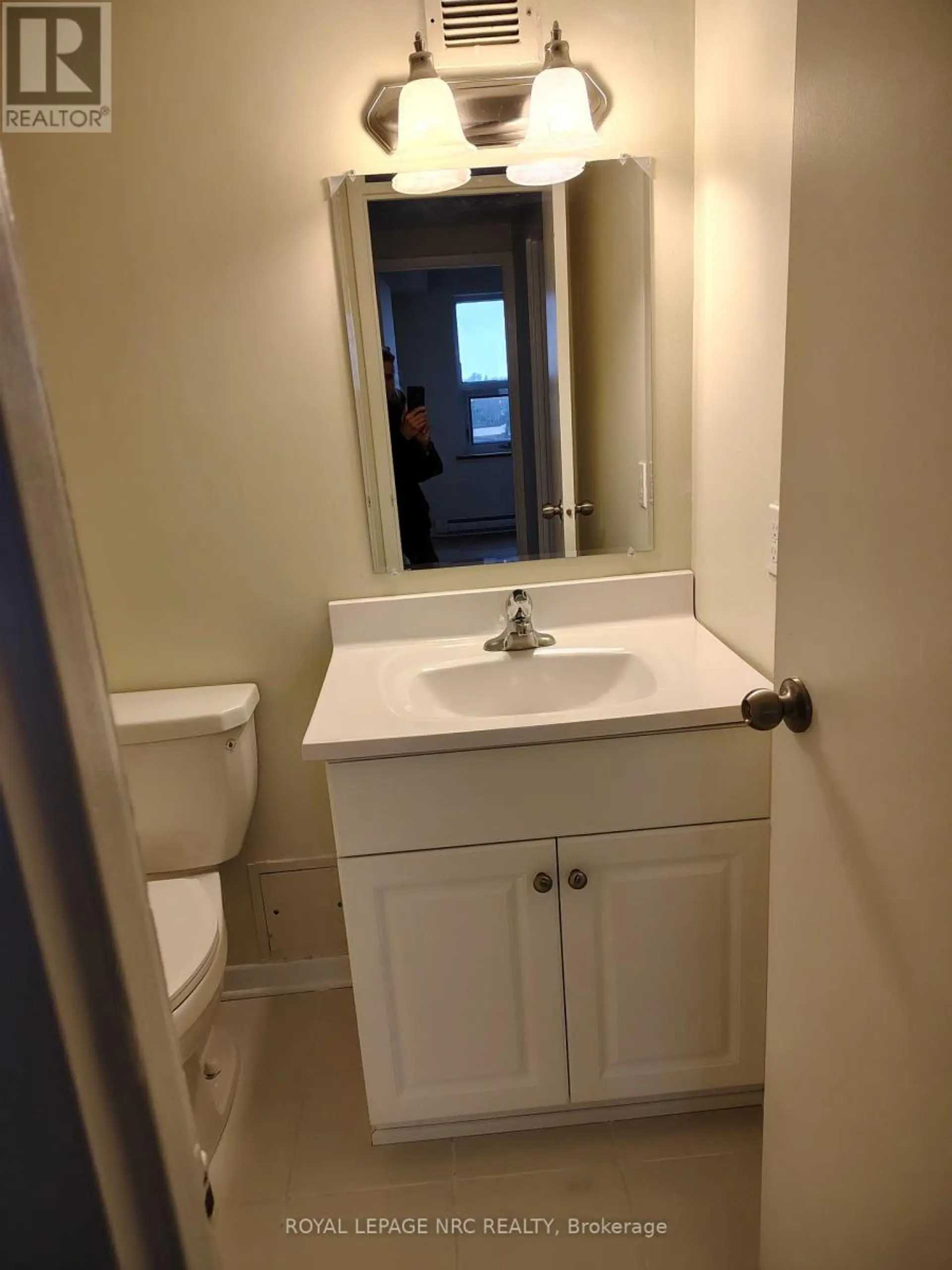 #706 900 DYNES ROAD - Image 14