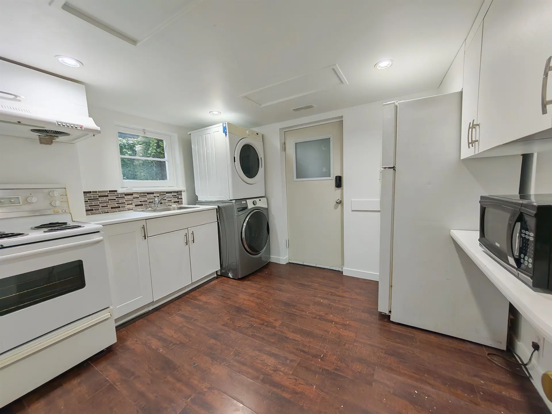 929 Sixth Street - Image 12