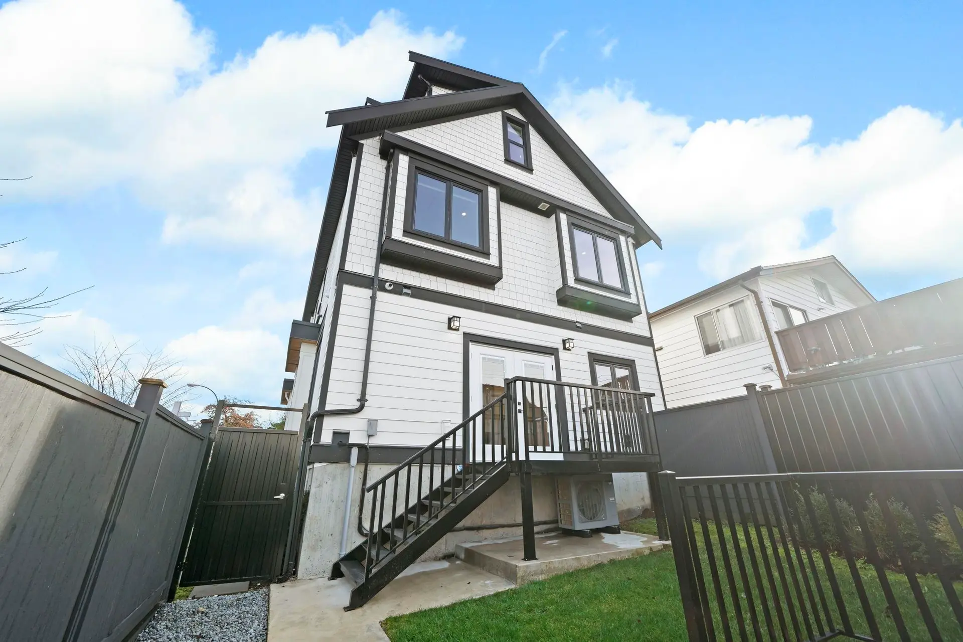 3192 E 23rd Avenue - Image 11