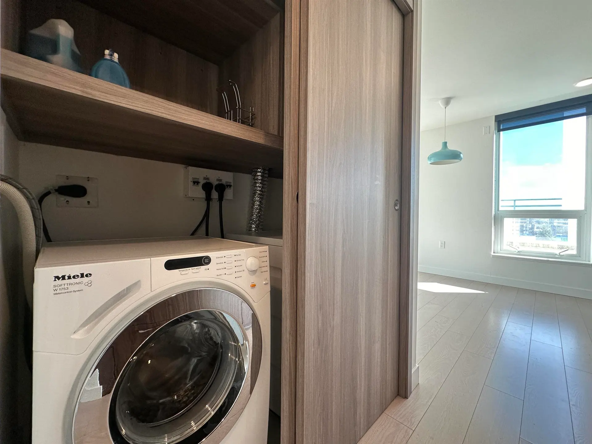 #1009 455 SW Marine Drive - Image 9