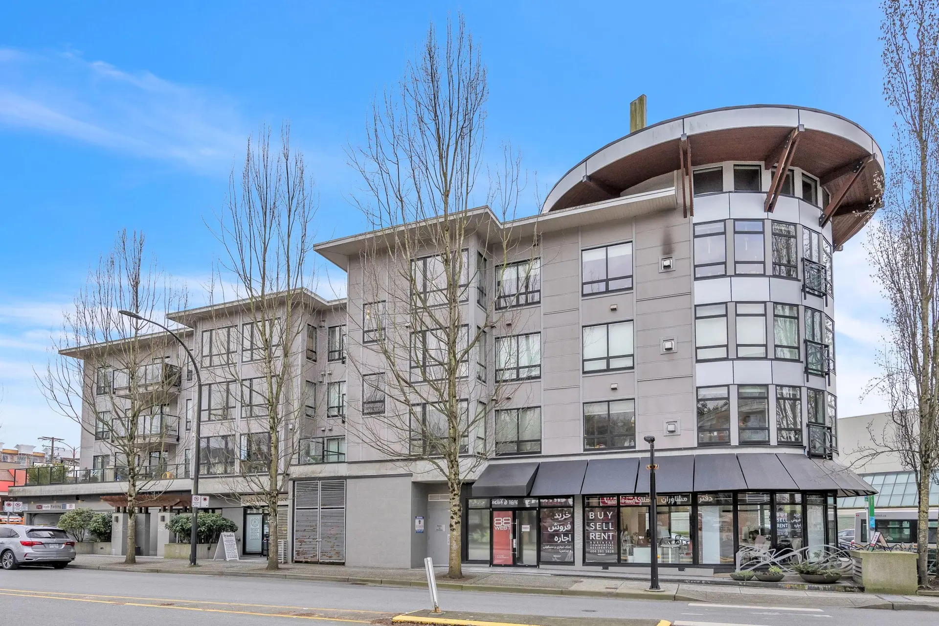 Property at #405 935 W 16th Street, North Vancouver, BC
