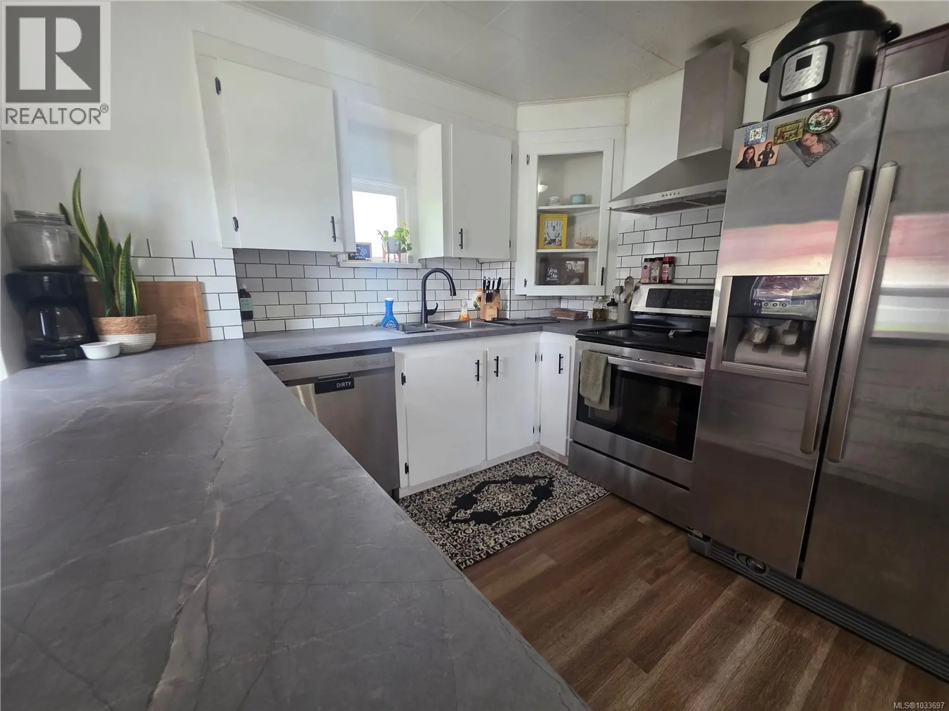4883 Elizabeth St - Image 4