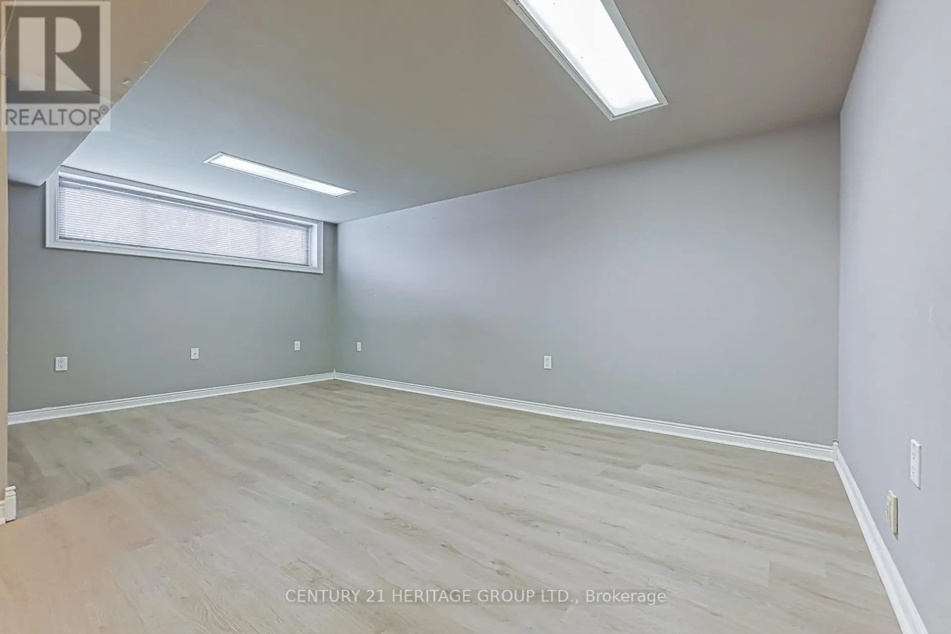 42 LINDSAY AVENUE - Image 12