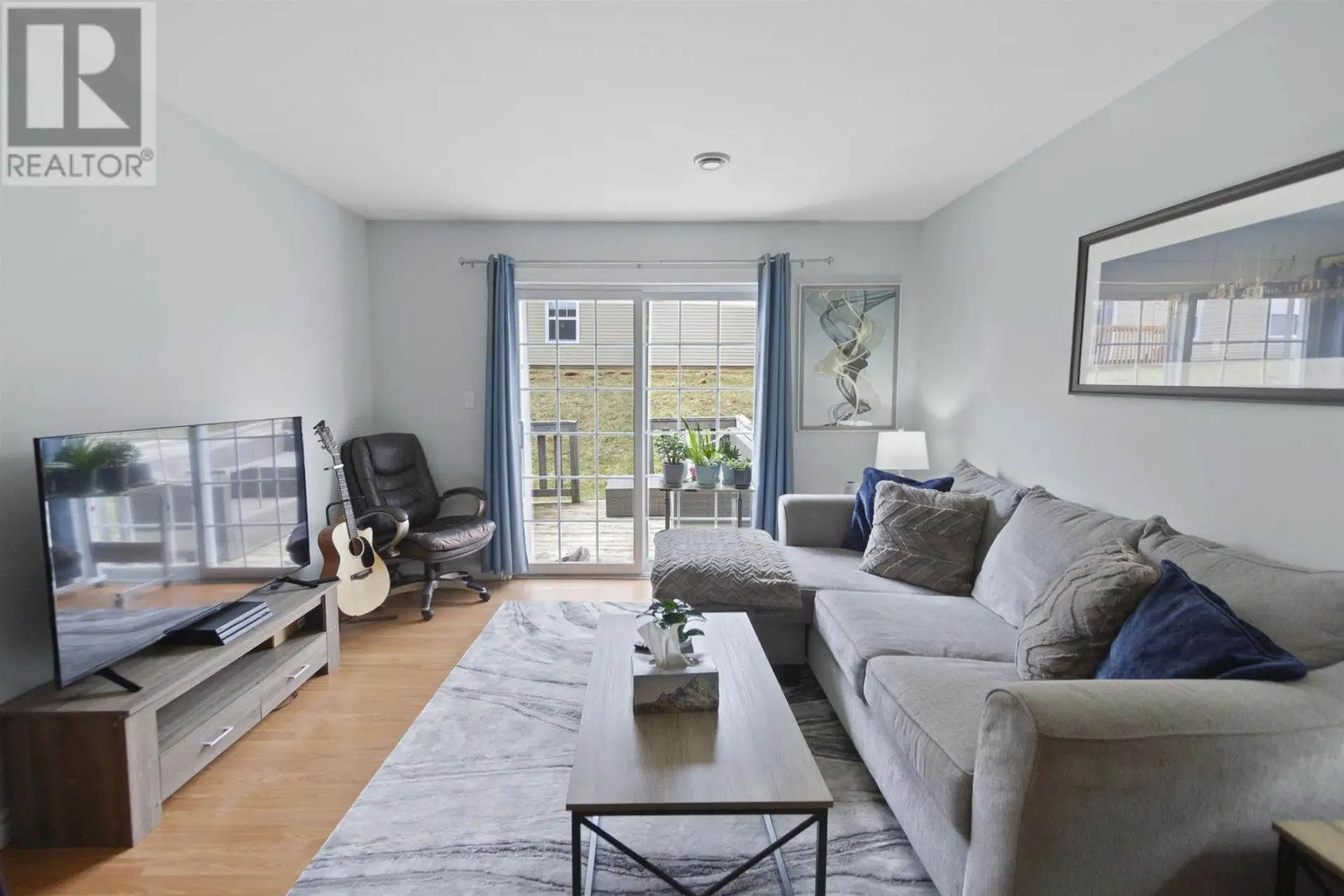 #8 17 Heatherway Drive - Image 2