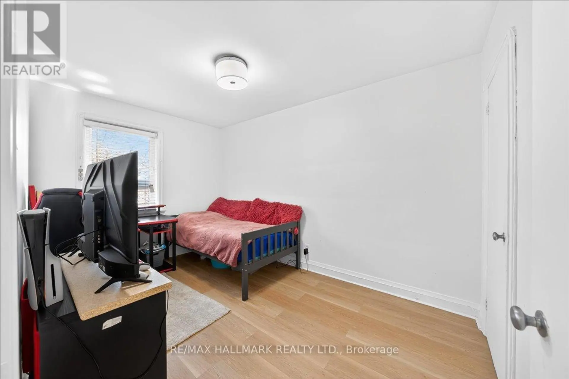910 EGLINTON AVENUE E - Image 8