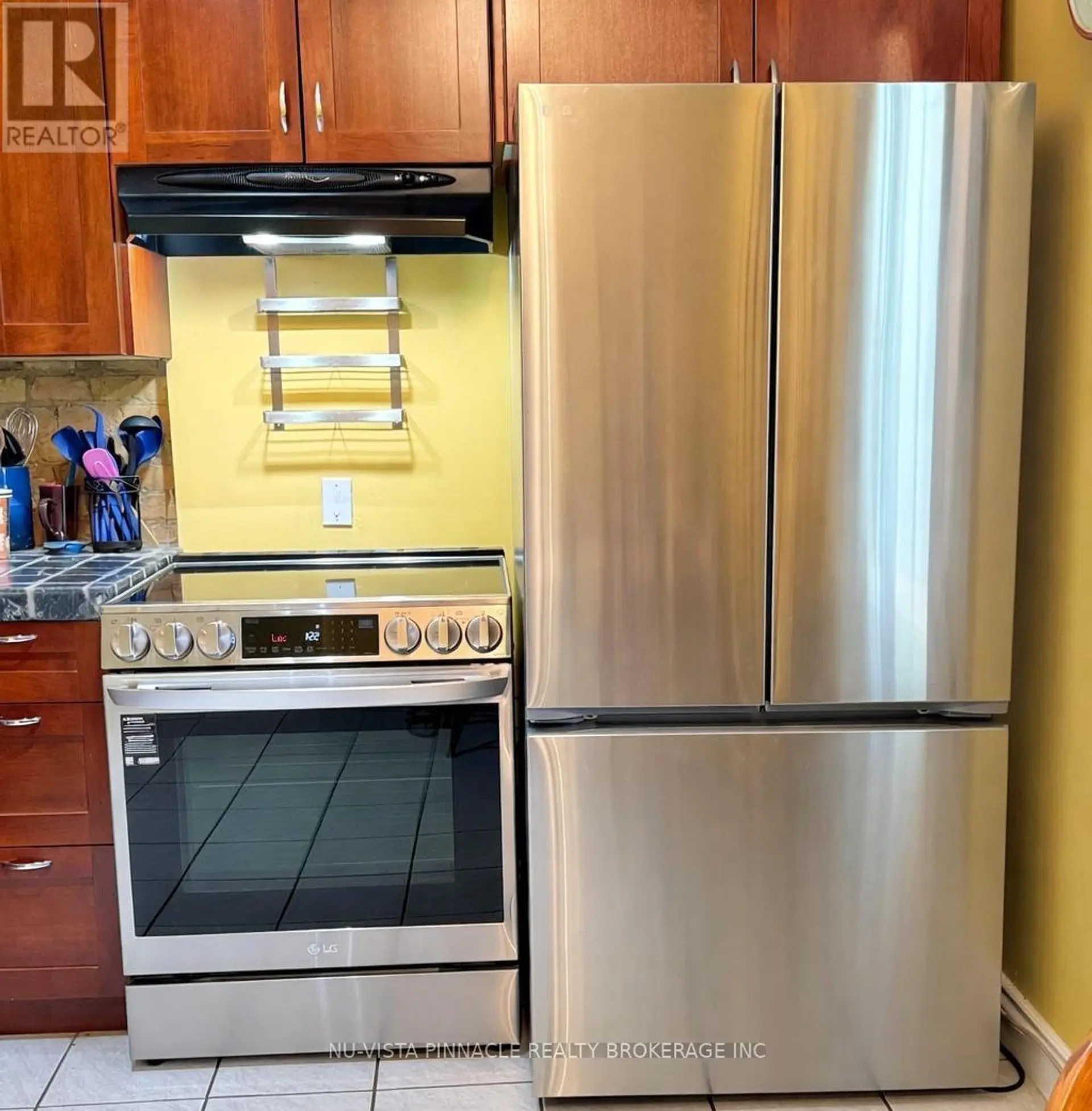 #5 49 RIDOUT STREET S - Image 15