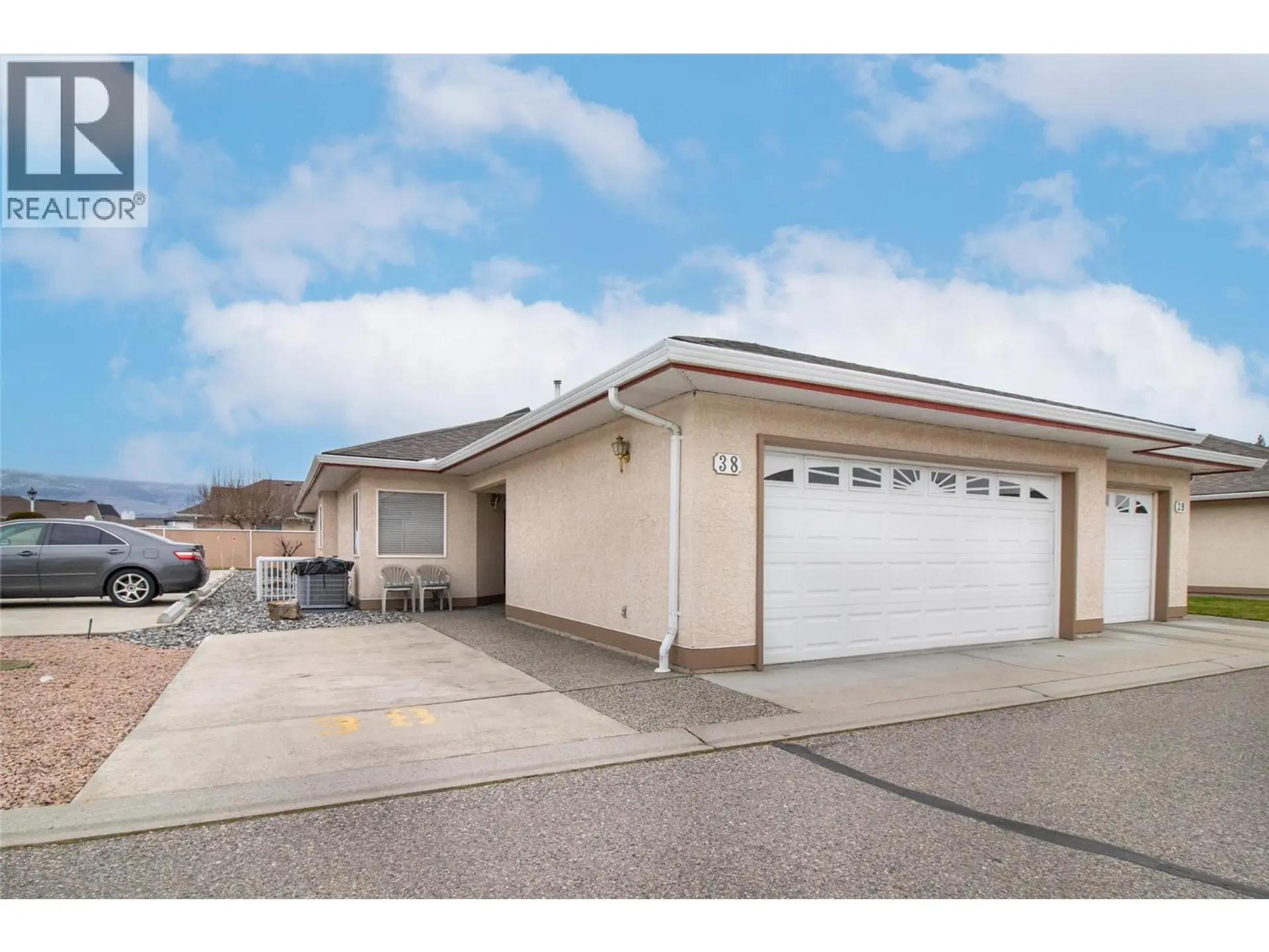 Property at #38 1874 Parkview Crescent, Kelowna, BC