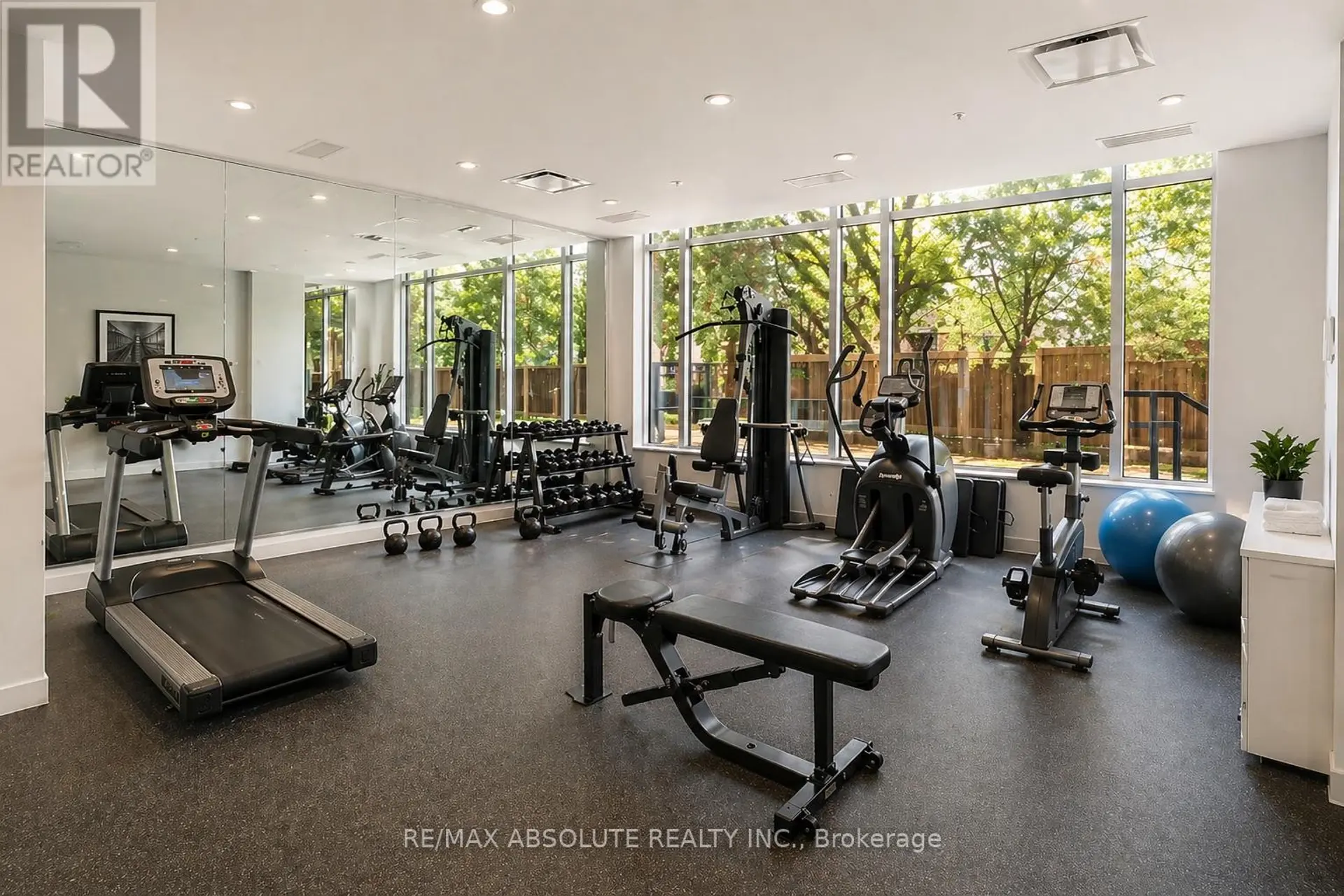 #217 101 RICHMOND ROAD - Image 11