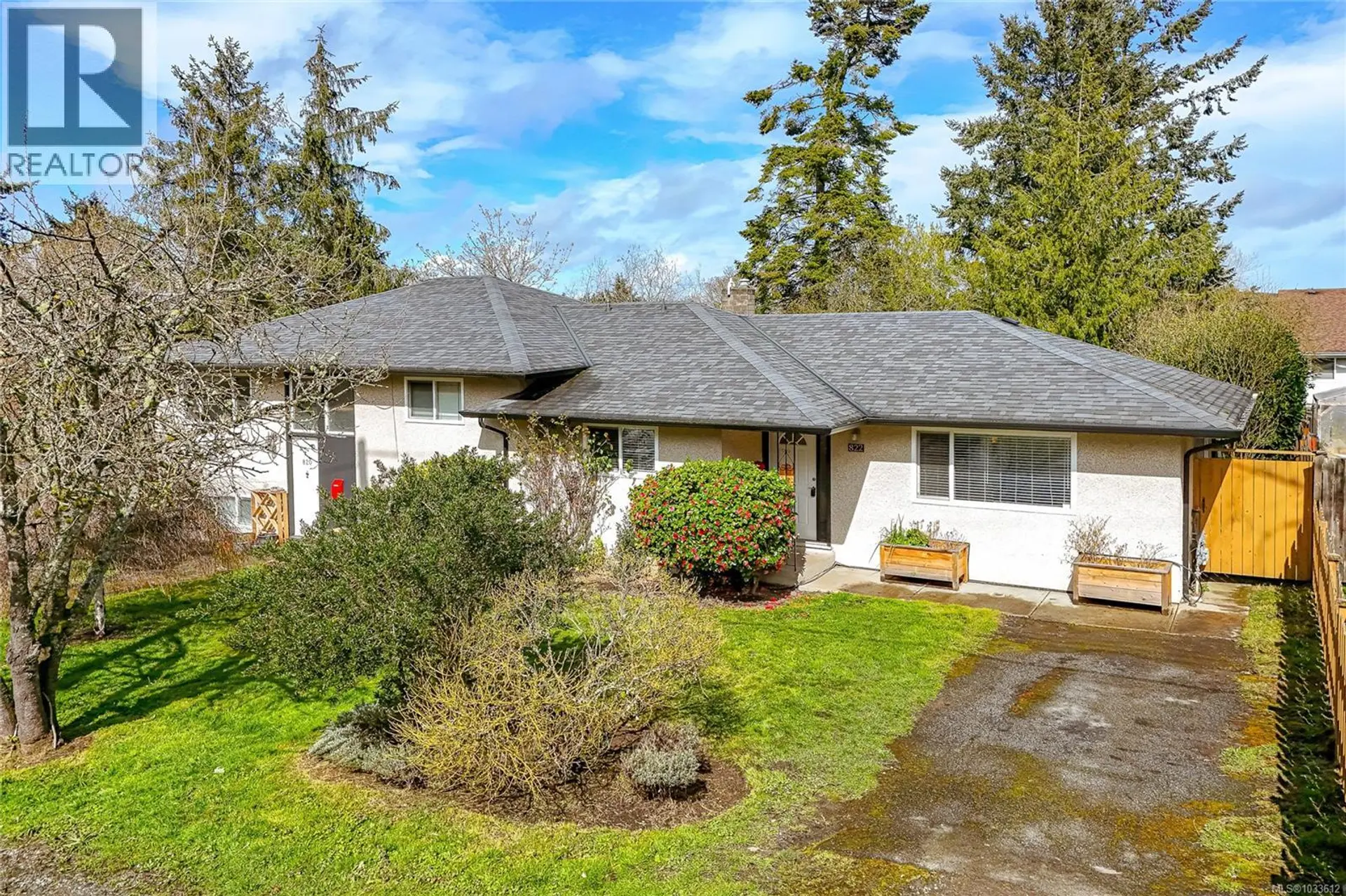 Property at 820-822 Leslie Dr, Saanich, BC