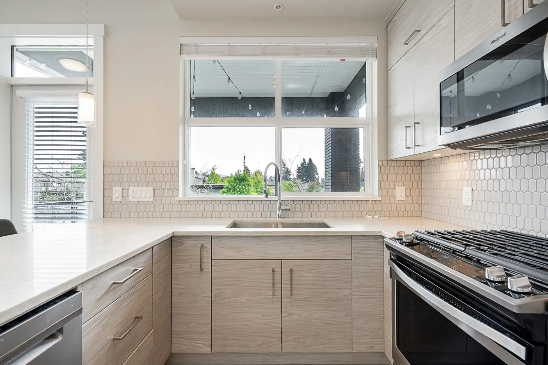 Property at #205 2120 Gladwin Road, Abbotsford, BC