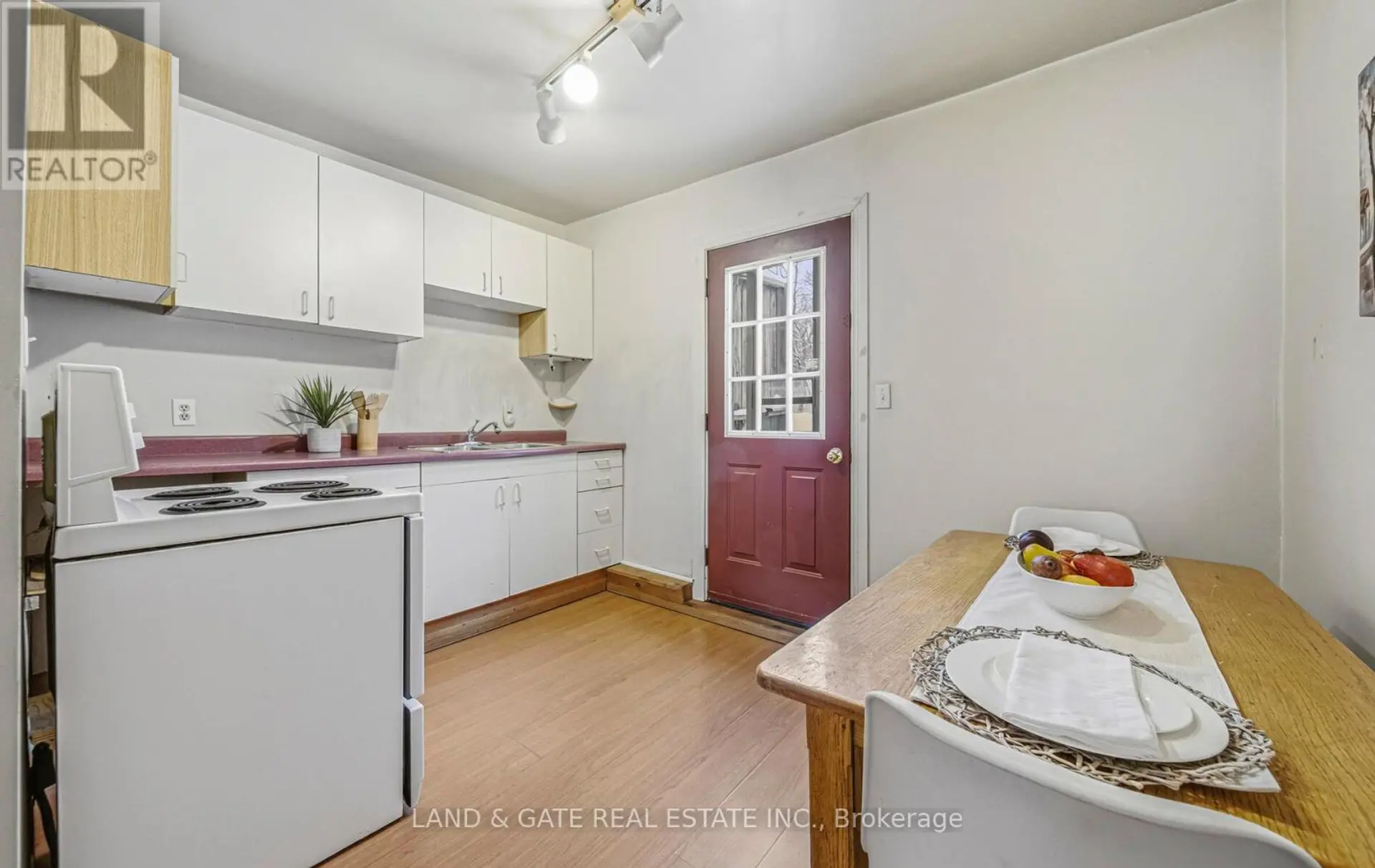 43 MILL STREET S - Image 12