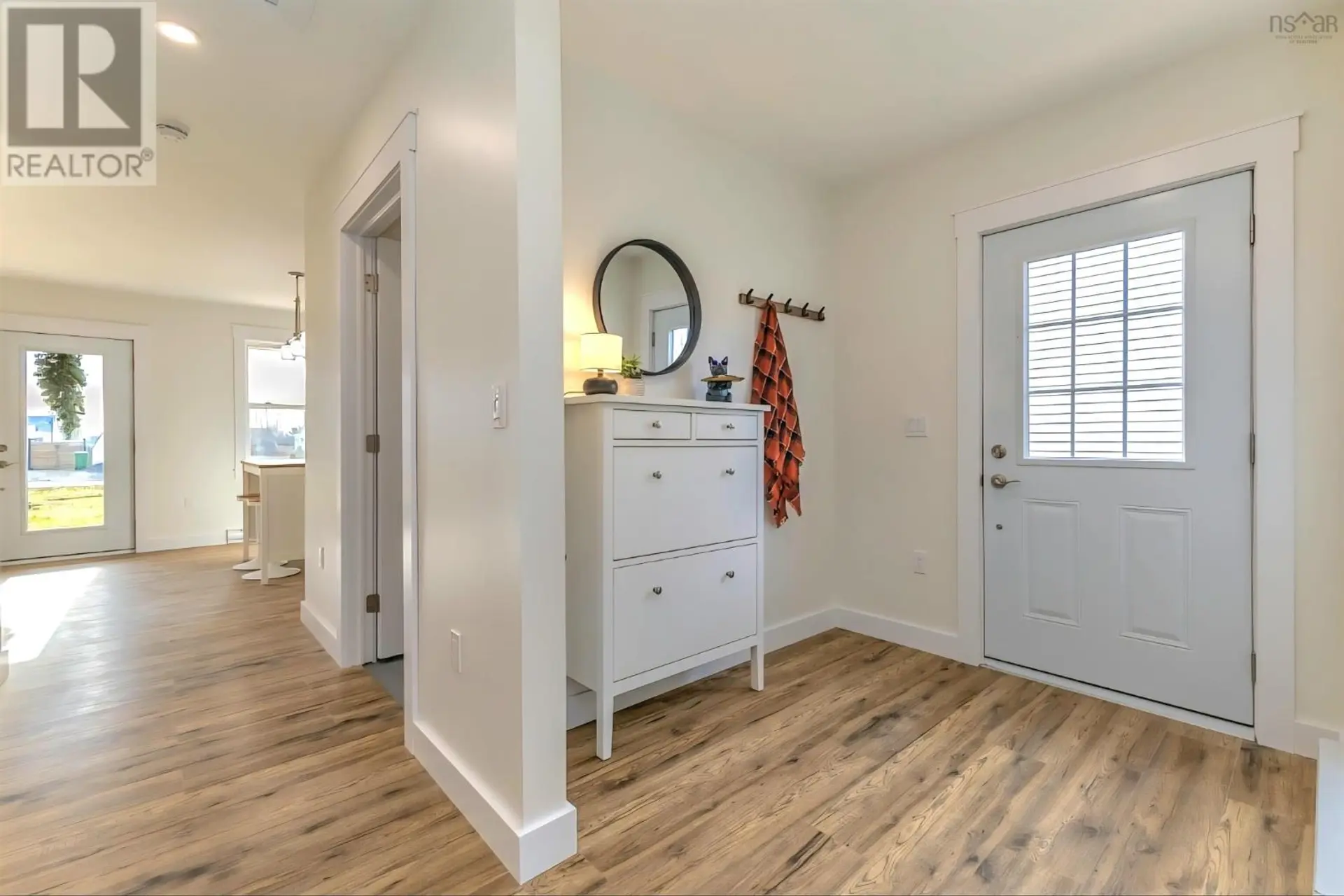 54 Oak Street - Image 4