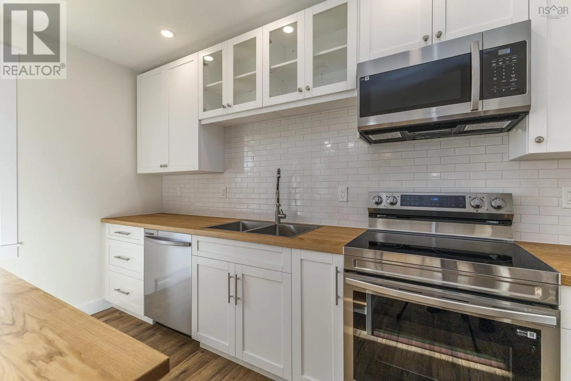 54 Oak Street - Image 8