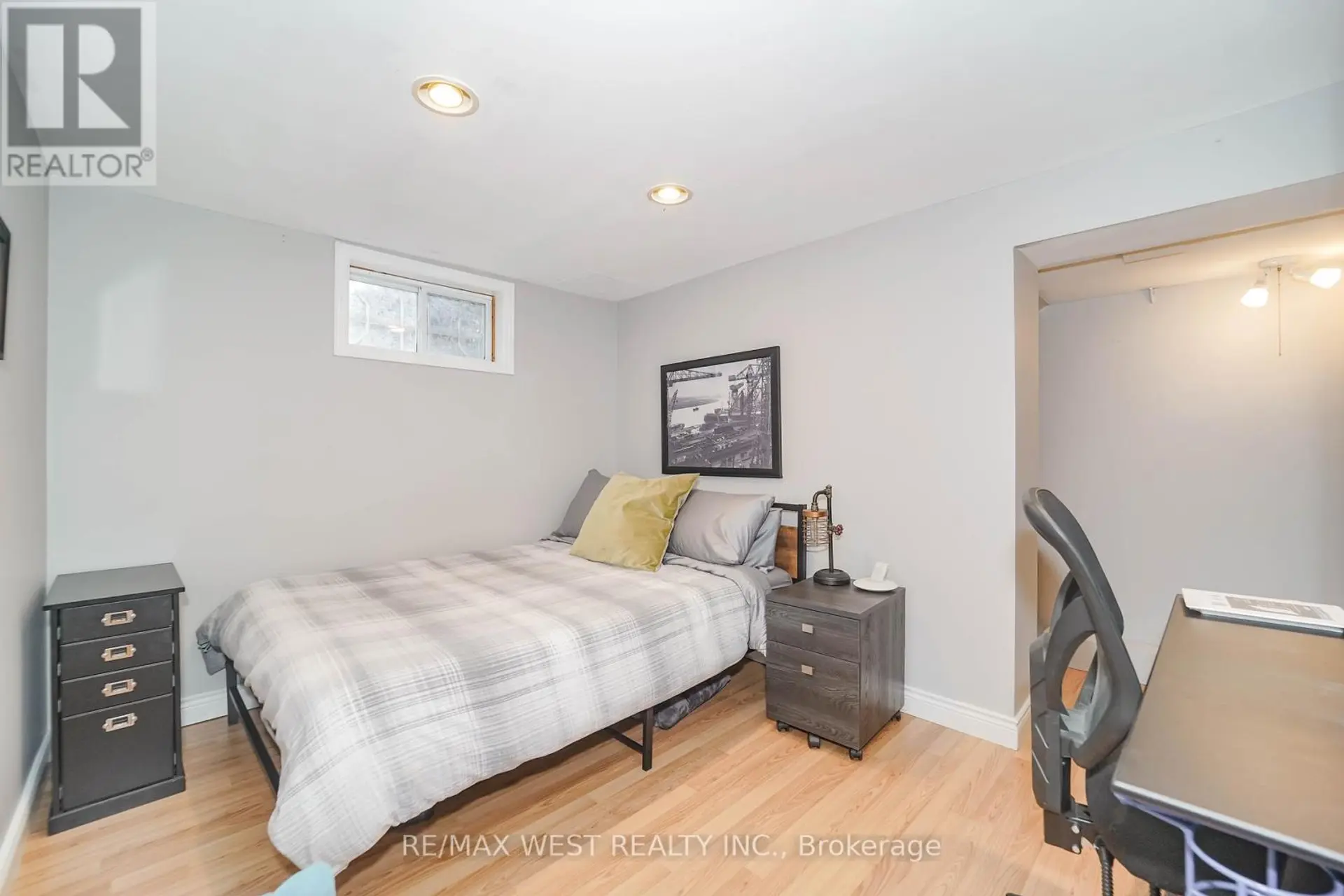 892 SIXTH STREET - Image 11