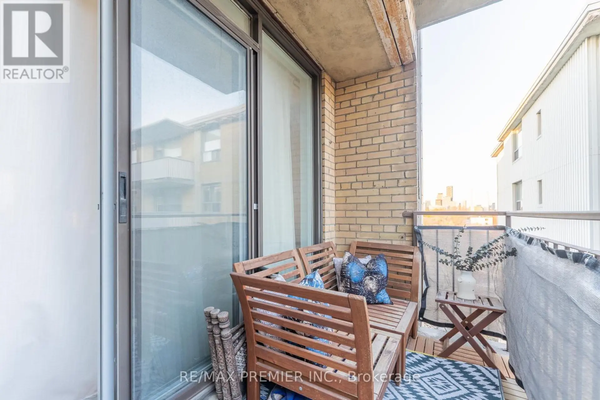 #612 660 EGLINTON AVENUE W - Image 14