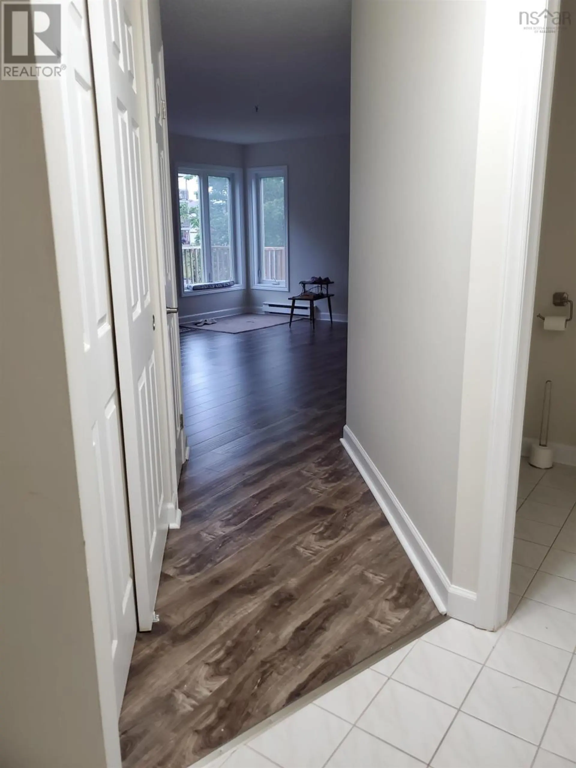 #206 158 Farnham Gate Road - Image 4