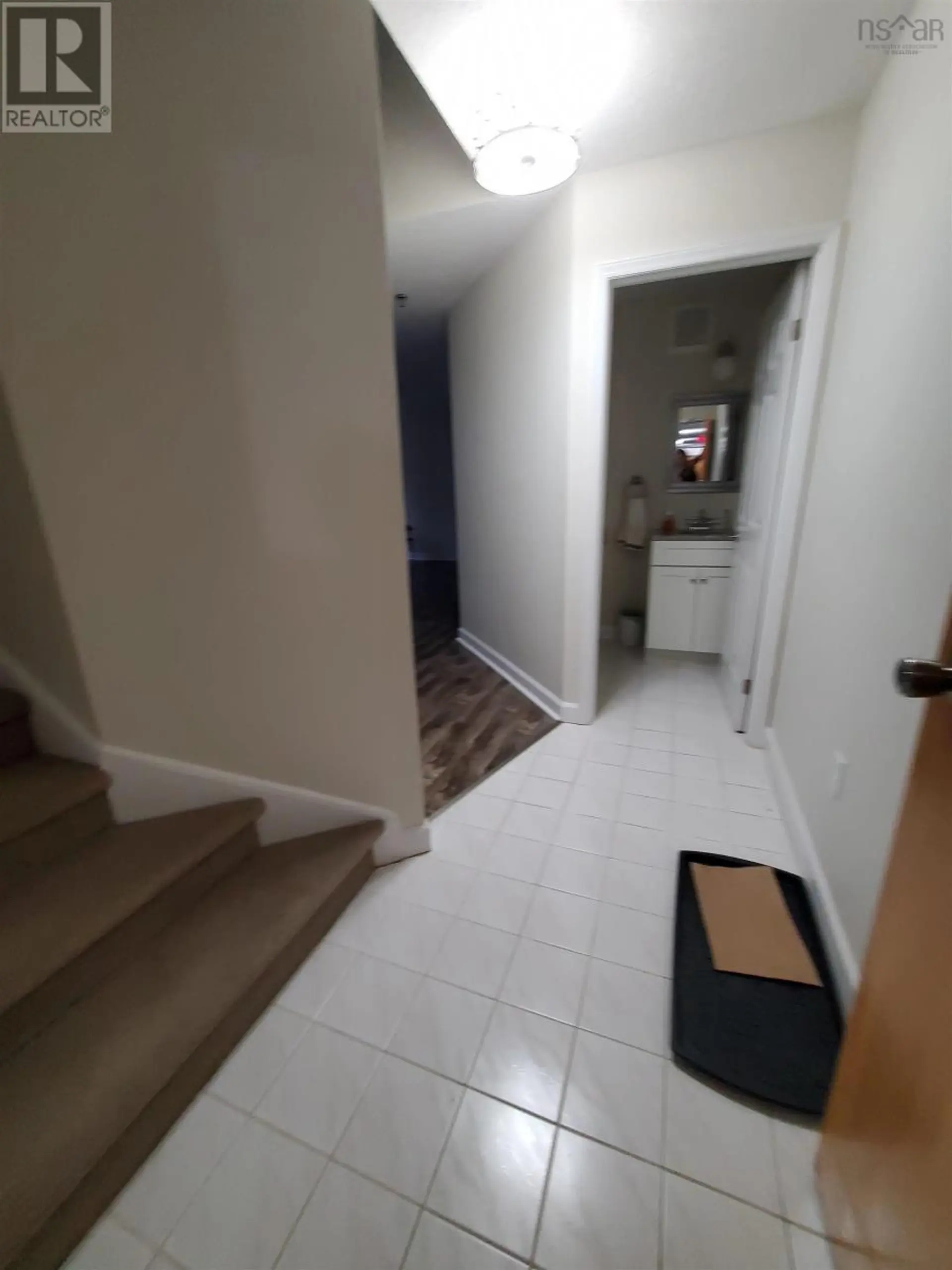 #206 158 Farnham Gate Road - Image 2