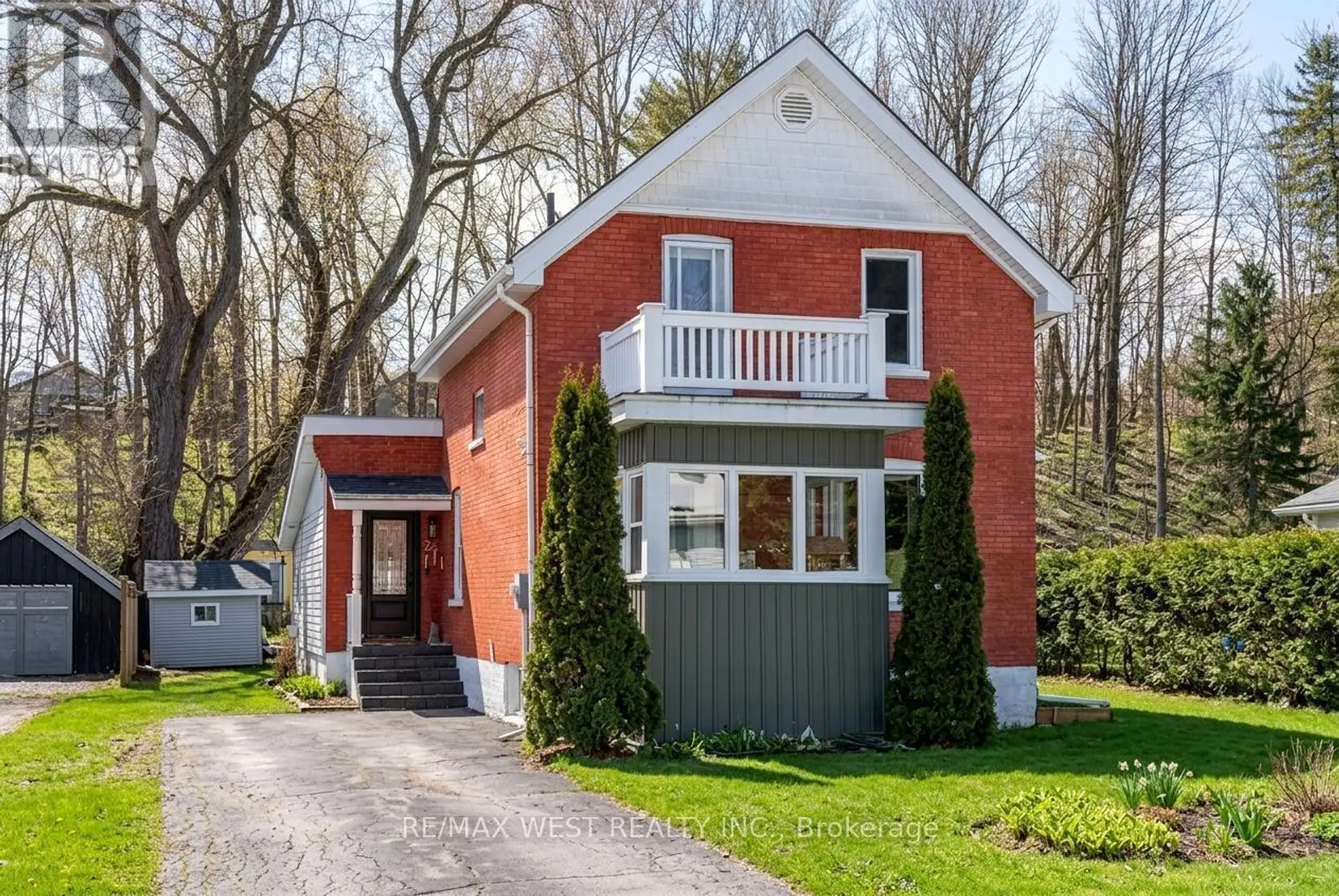 25 EDWIN STREET W - Image 1