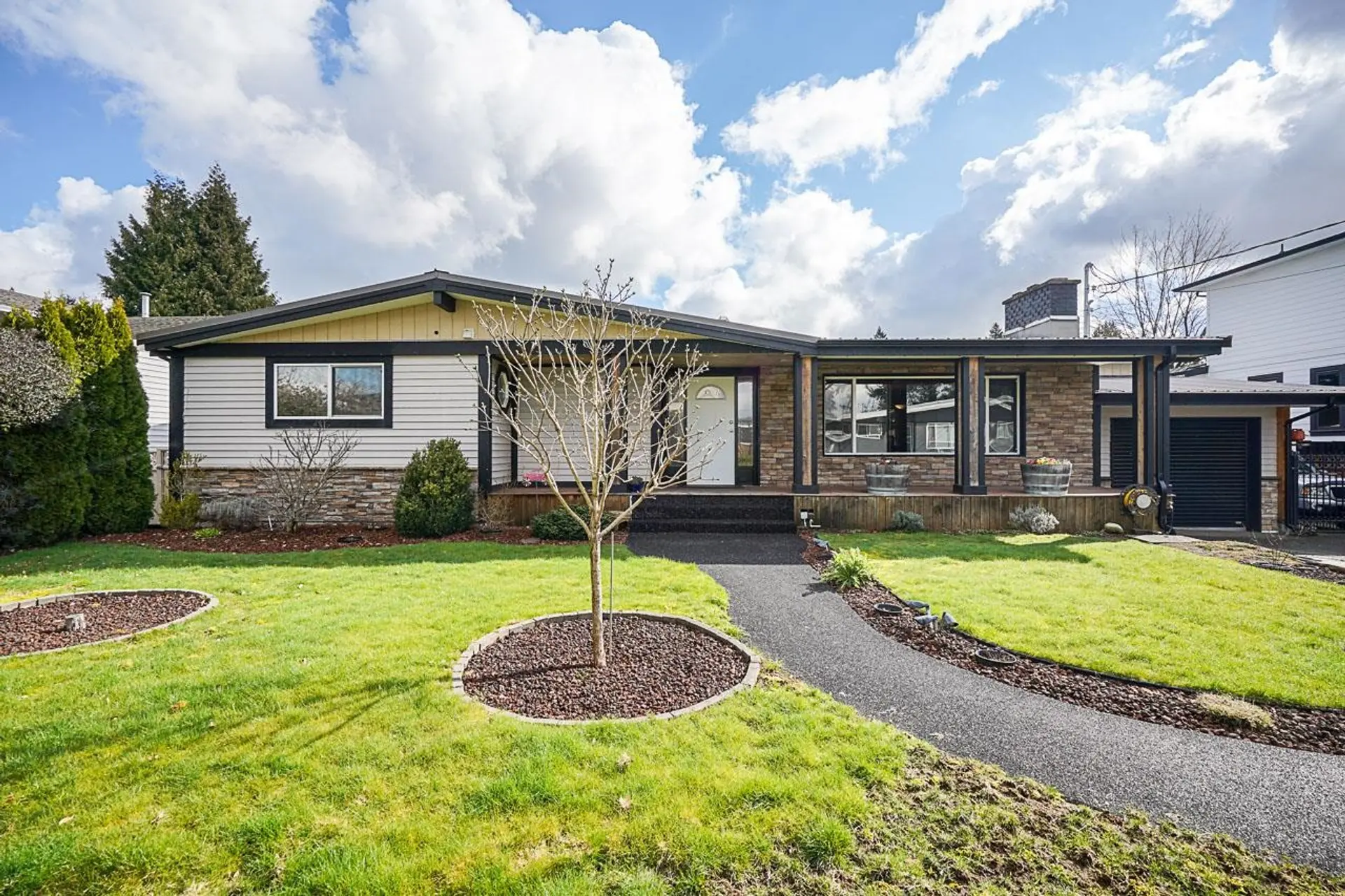 Property at 2370 Lynden Street, Abbotsford, BC