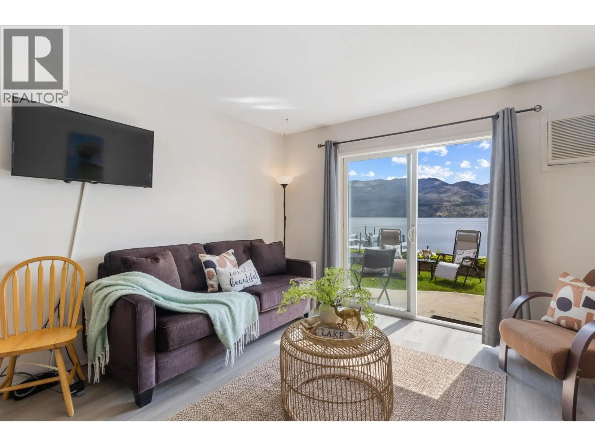 #100 3050 Seclusion Bay Road - Image 18