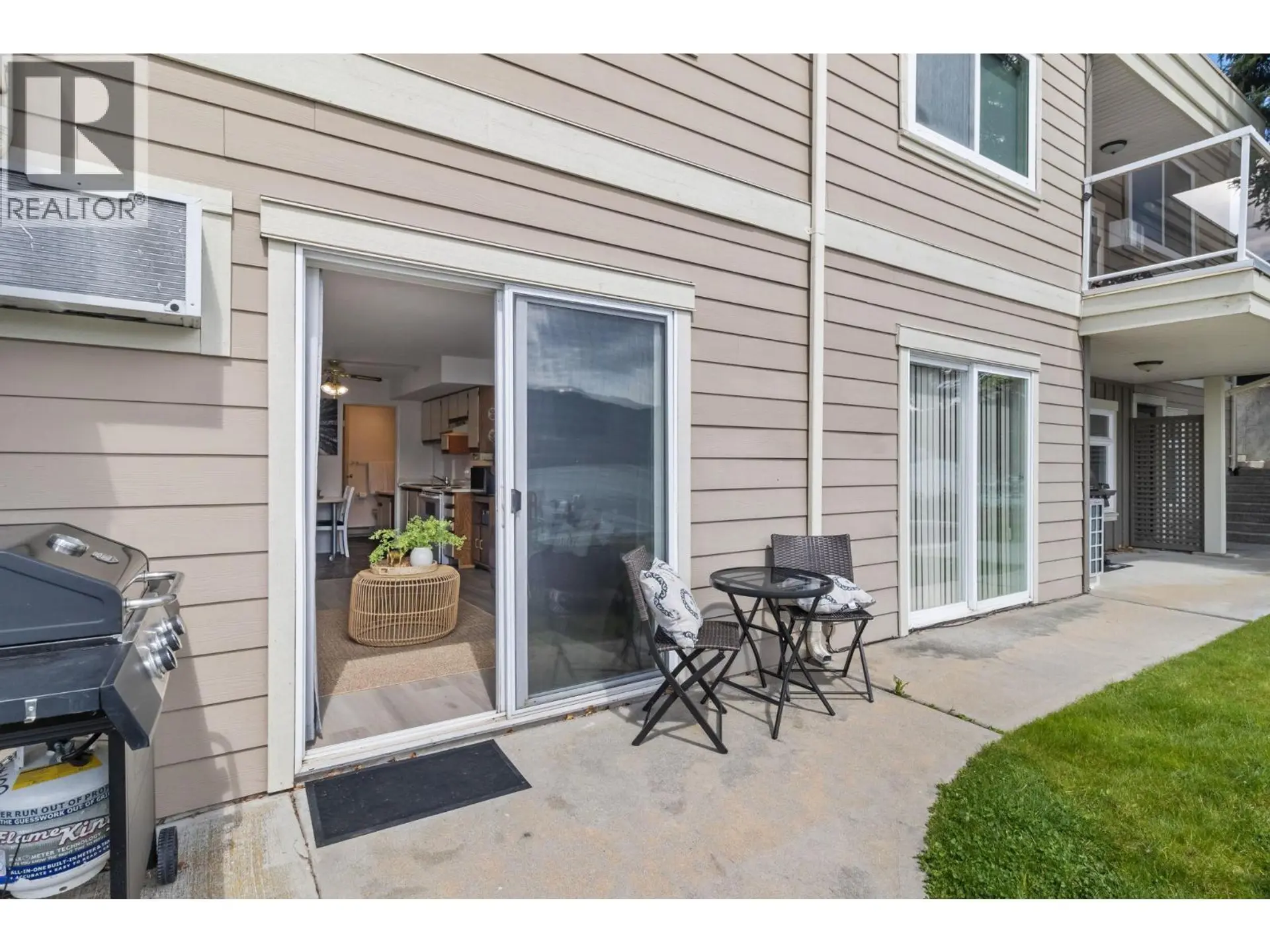 #100 3050 Seclusion Bay Road - Image 11