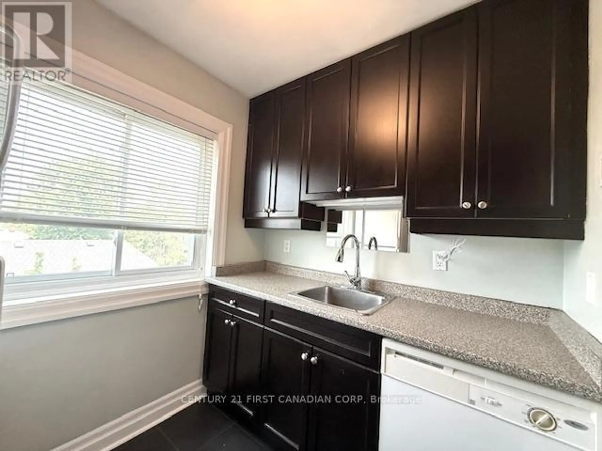 #401 570 WILLIAM STREET - Image 6