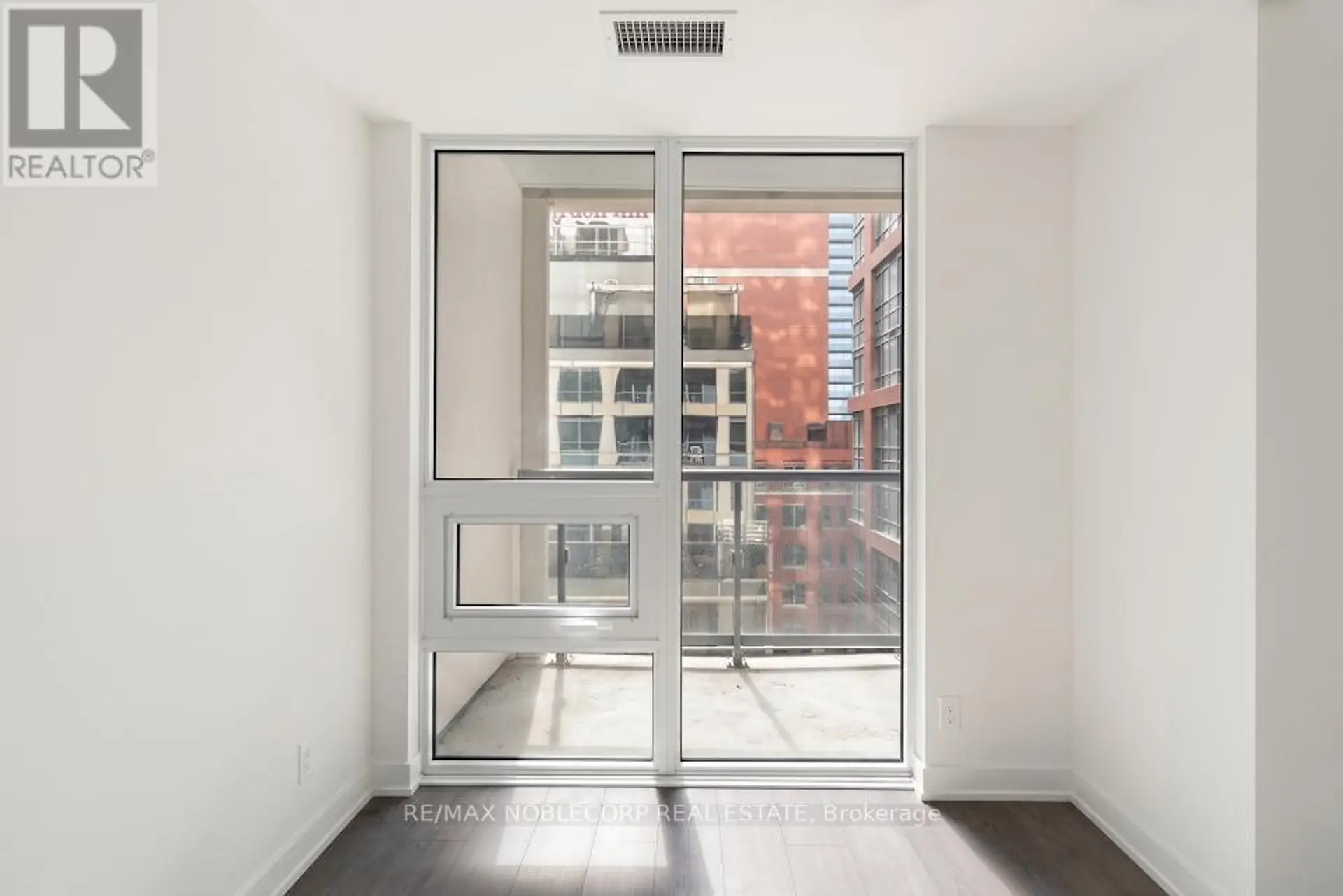 #712 108 PETER STREET - Image 12