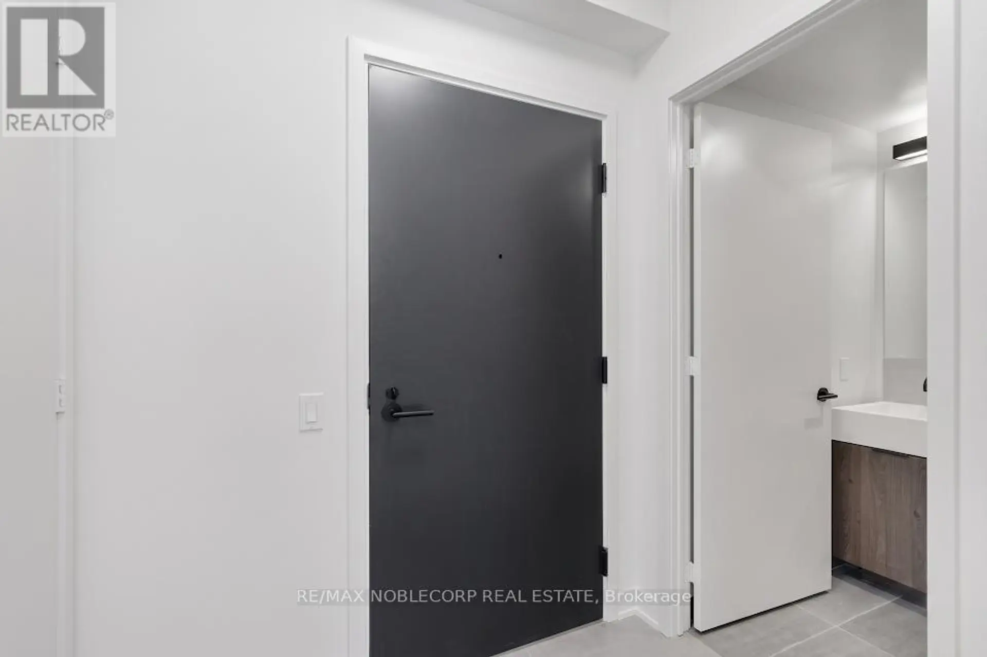 #712 108 PETER STREET - Image 2