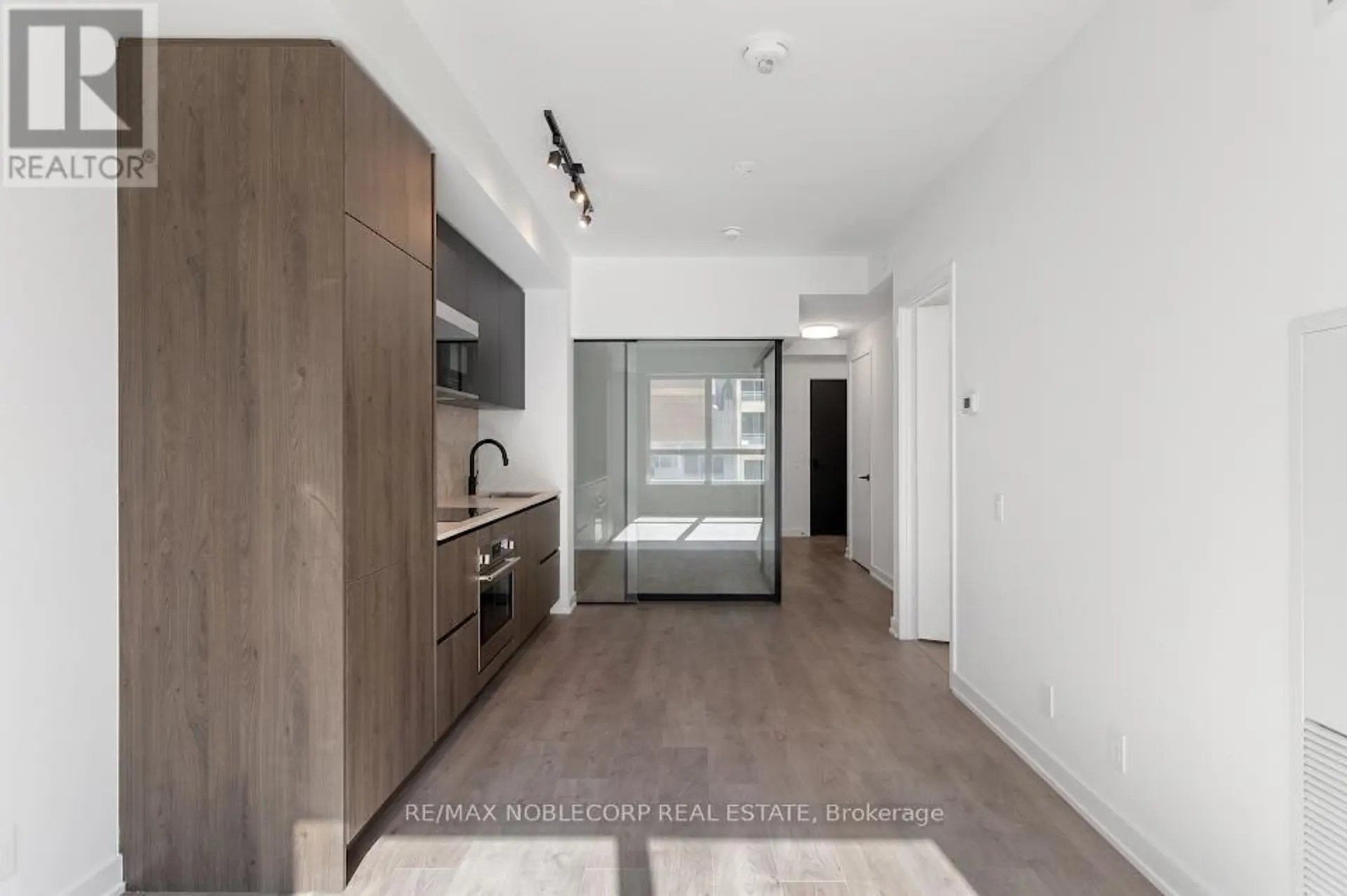 #712 108 PETER STREET - Image 8