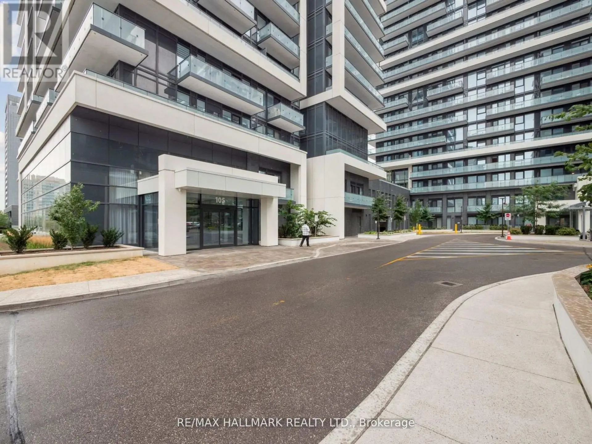 #2708 105 ONEIDA CRESCENT - Image 1