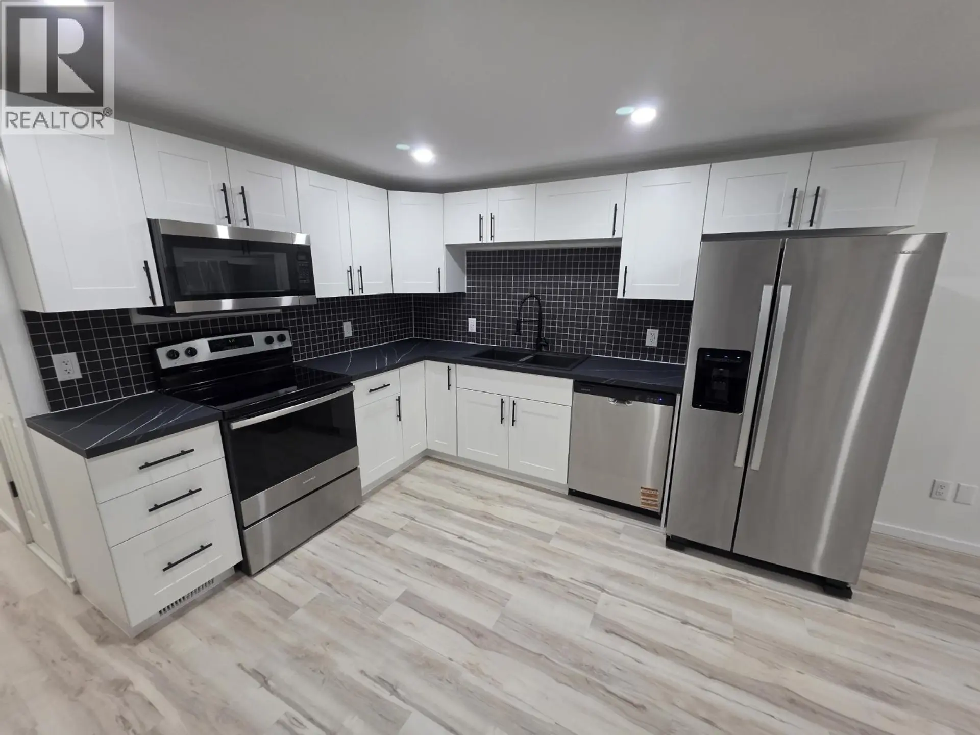 #7 4625 GRAHAM AVENUE - Image 2