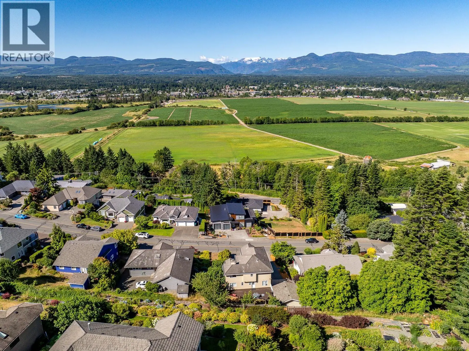 Property at 1418 Valley View Dr, Courtenay, BC