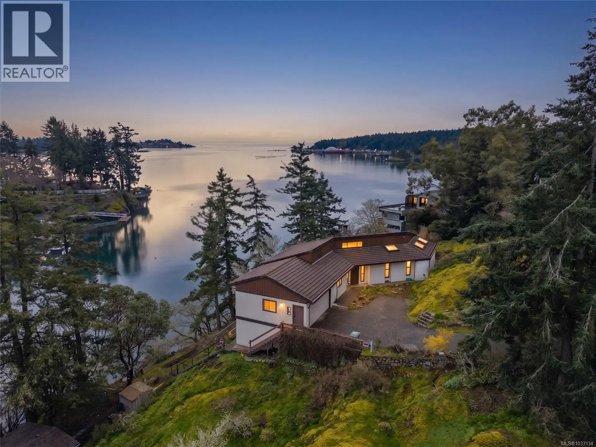Property at 312 Bessborough Ave, View Royal, BC