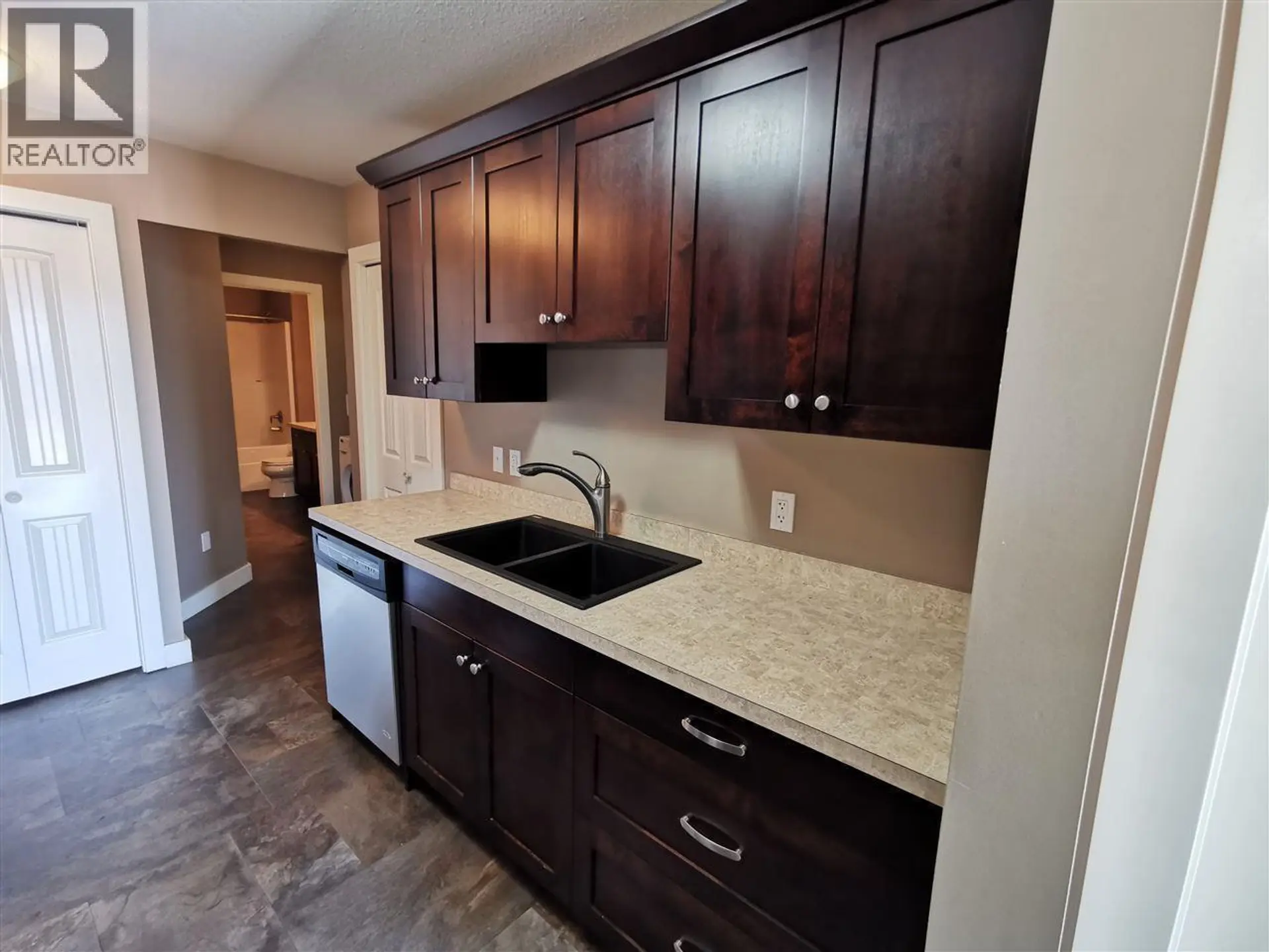 #4 10223 98 AVENUE - Image 4