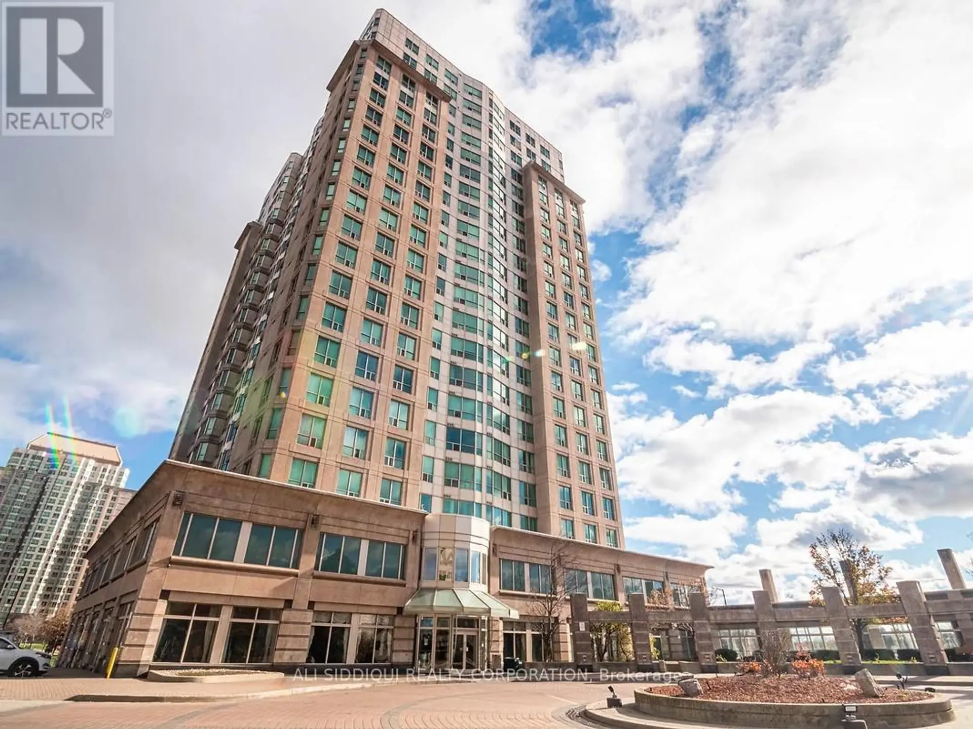 #1513 8 LEE CENTRE DRIVE - Image 1