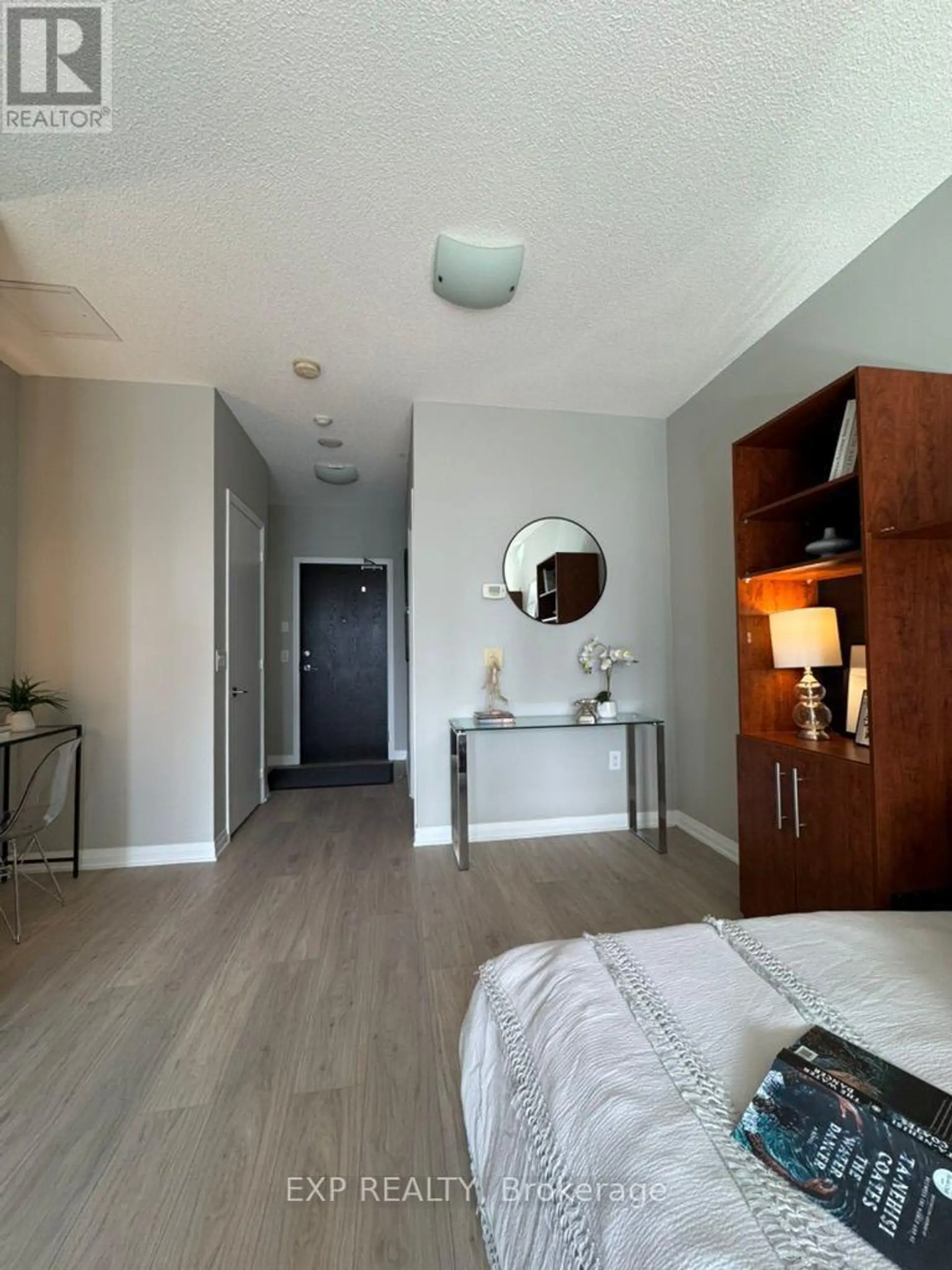 #917 25 COLE STREET - Image 7