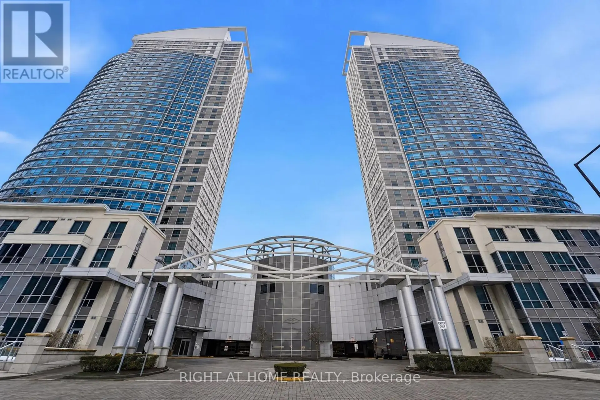 #1612 38 LEE CENTRE DRIVE - Image 1