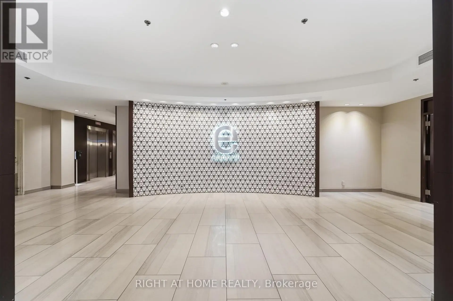 #1612 38 LEE CENTRE DRIVE - Image 2