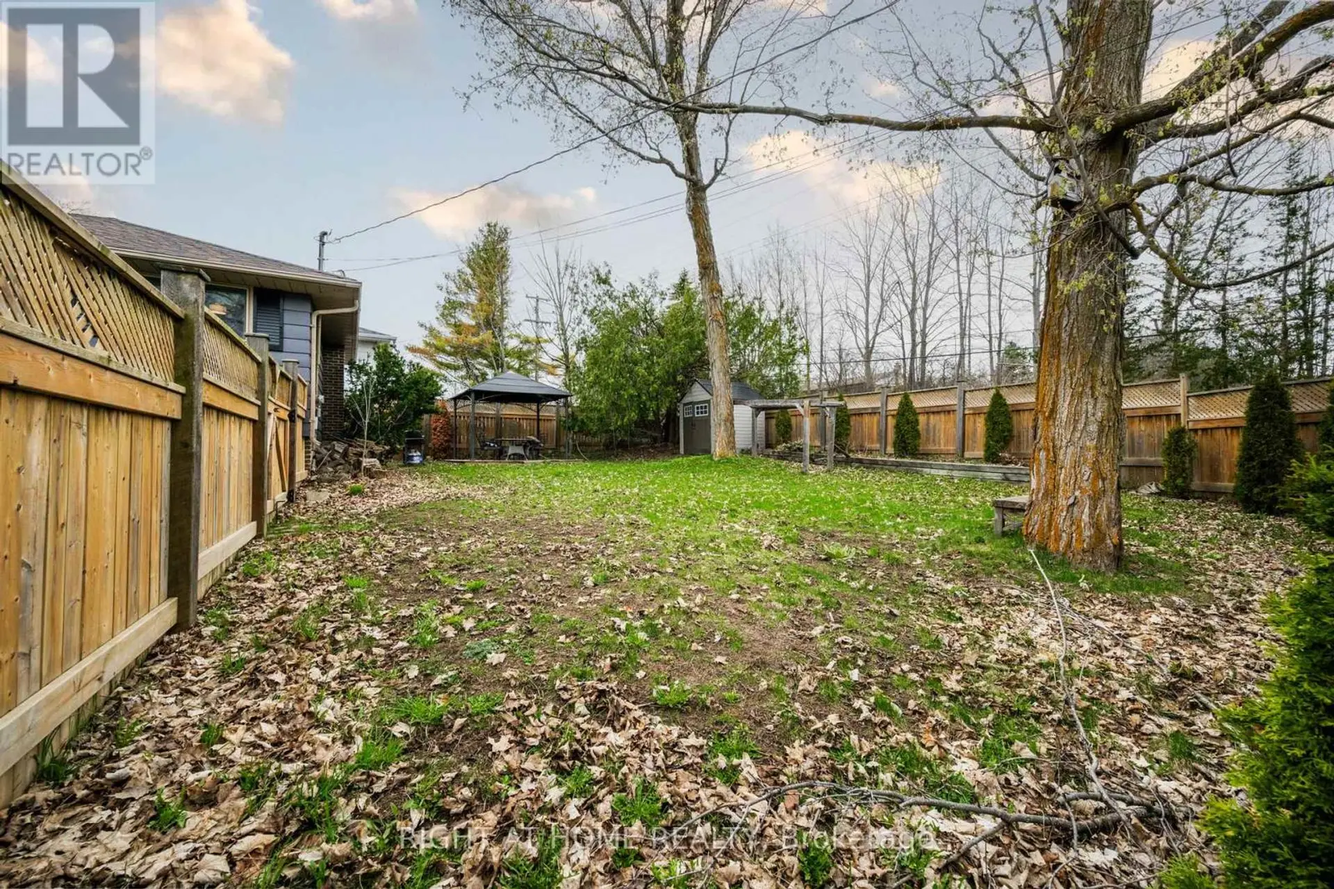 323 LINDAN AVENUE - Image 13