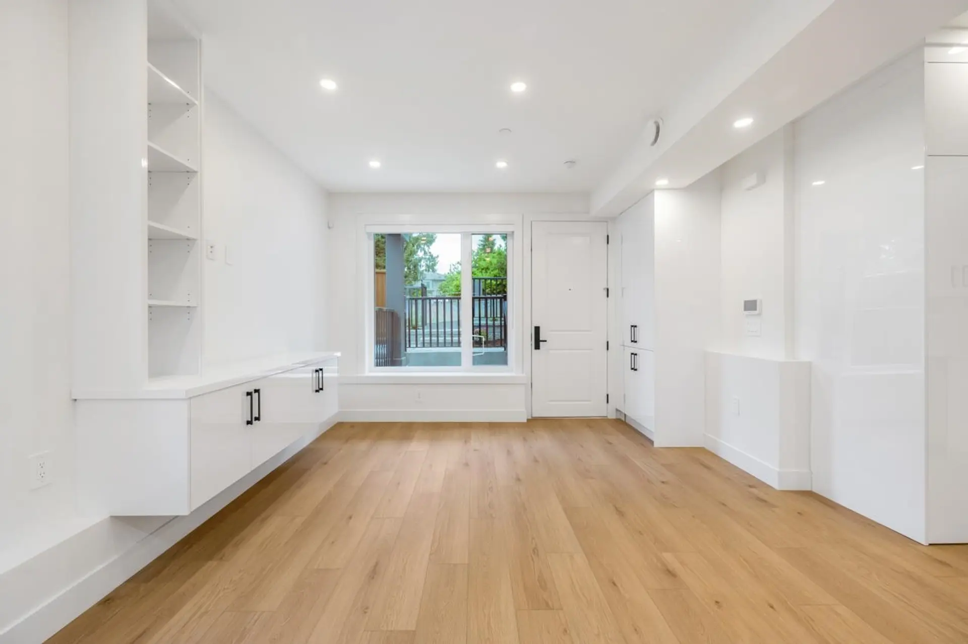 #2 3096 Vanness Avenue - Image 9