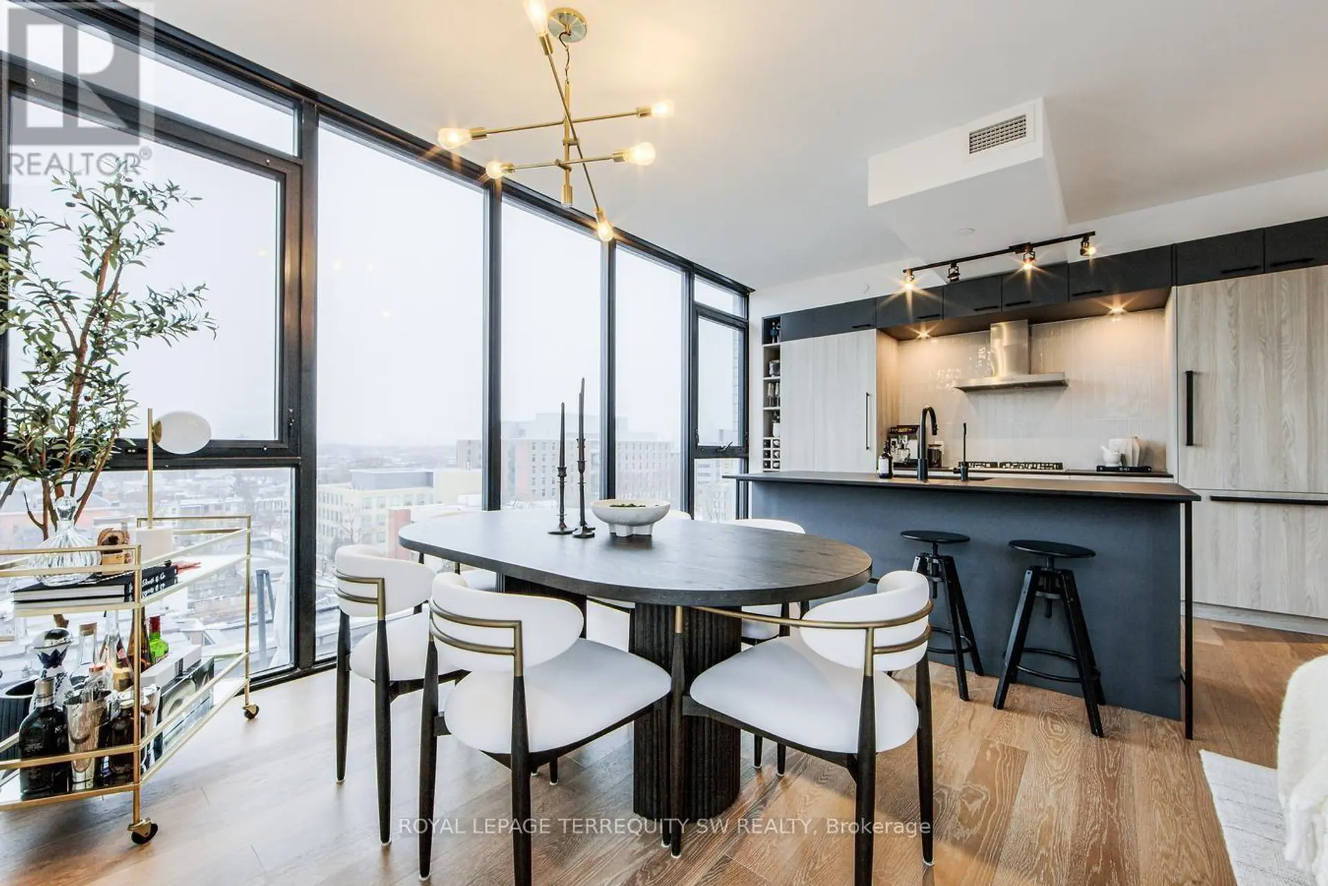 #901 41 DOVERCOURT ROAD - Image 2