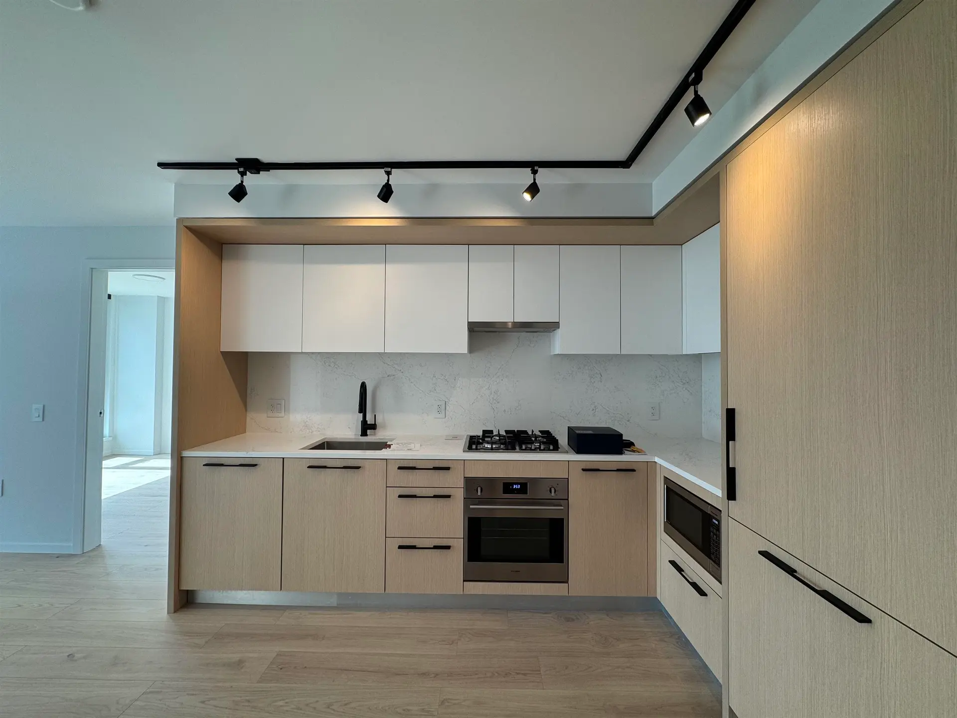 Property at #602 2729 Kingsway, Vancouver, BC