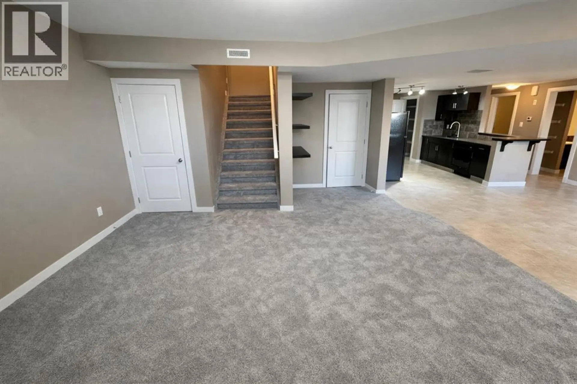 #2 189 Silkstone Road W - Image 3
